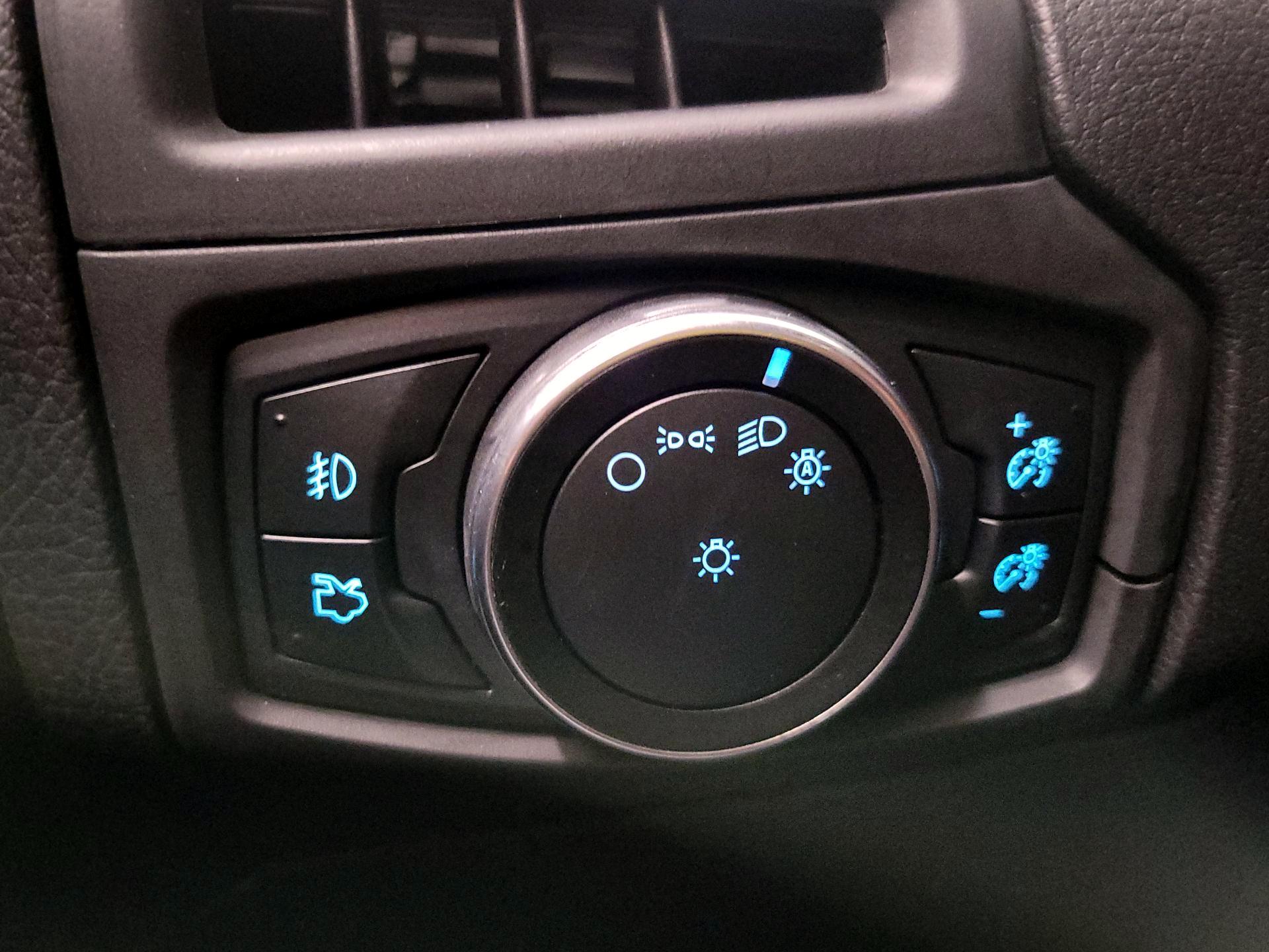 Thumbnail: 2016 Ford Focus - 13