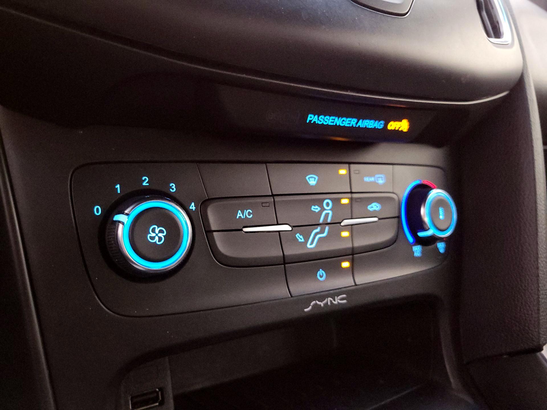 Thumbnail: 2016 Ford Focus - 16