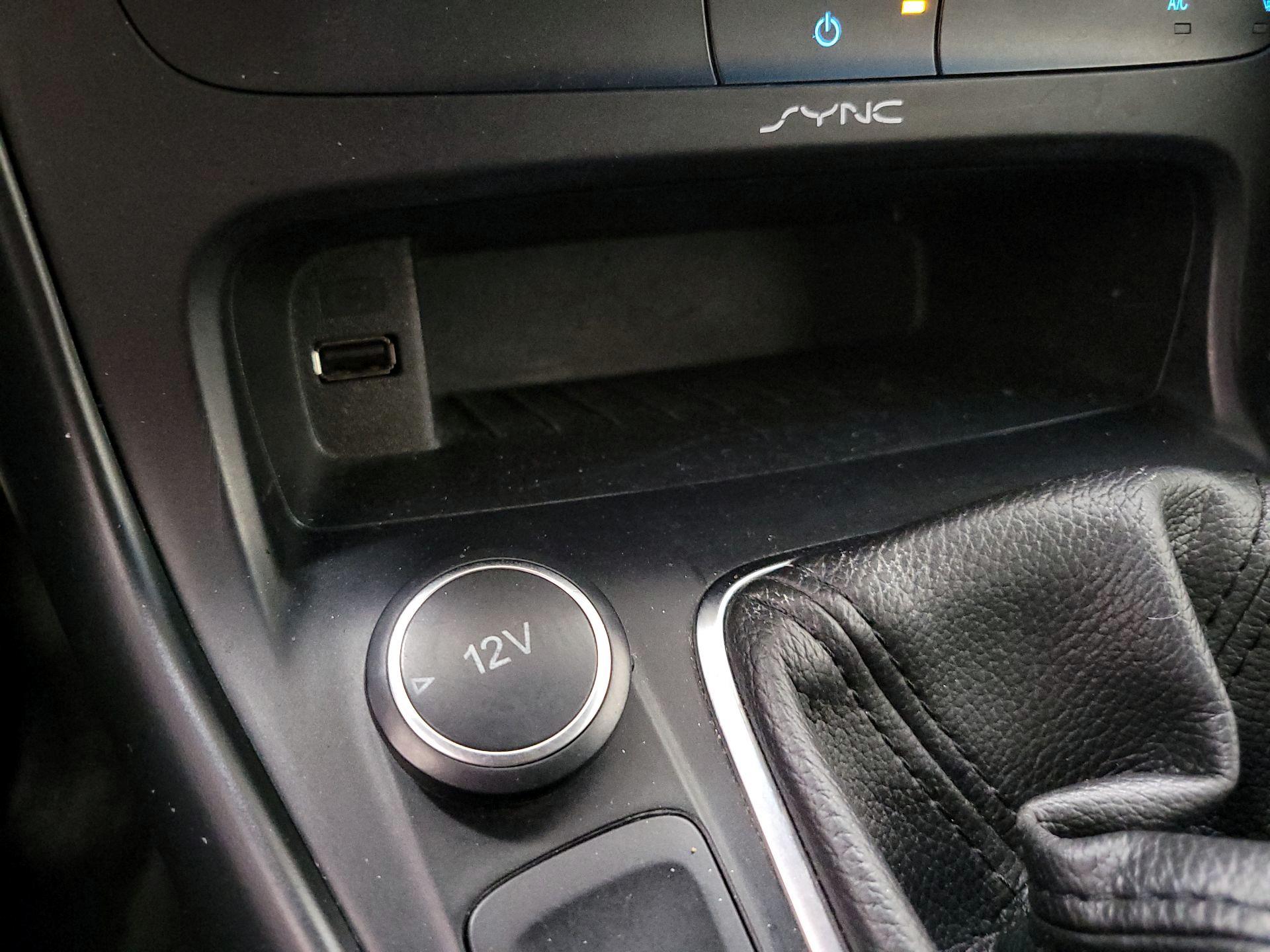 Thumbnail: 2016 Ford Focus - 18