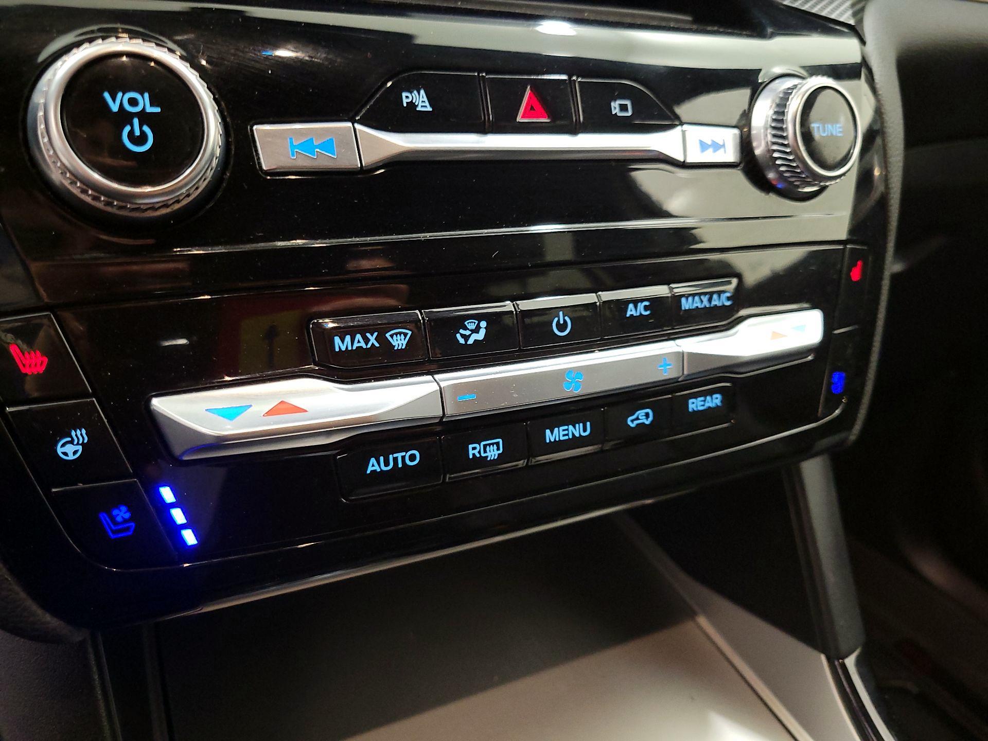 Thumbnail: 2022 Ford Explorer - 17