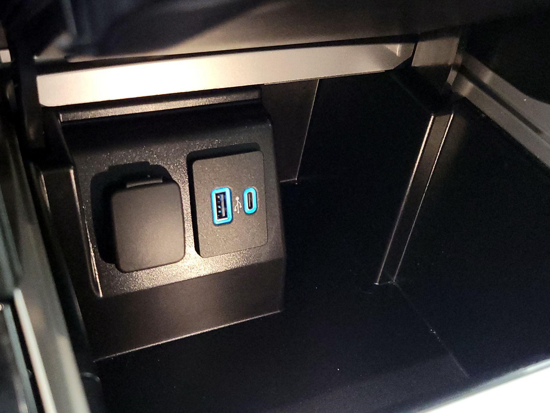 Thumbnail: 2022 Ford Explorer - 19