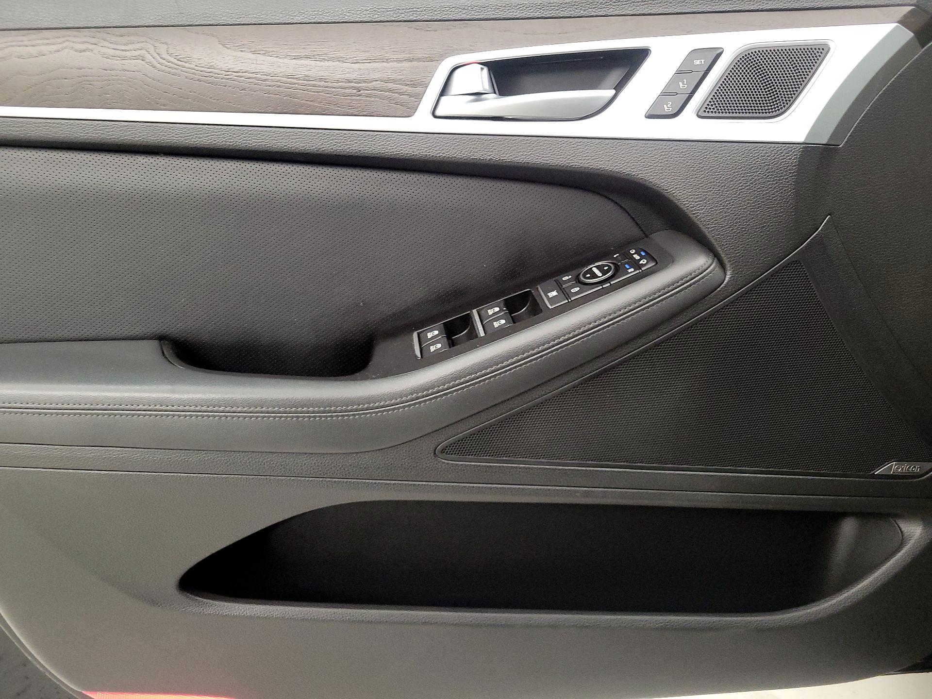 Thumbnail: 2017 Genesis G80 - 12