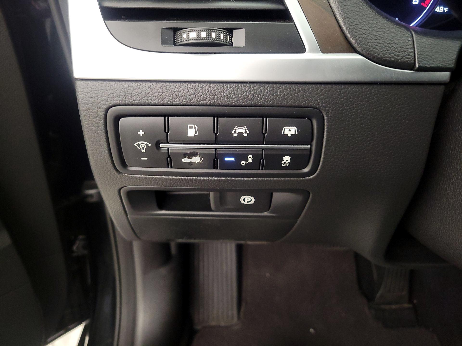 Thumbnail: 2017 Genesis G80 - 13