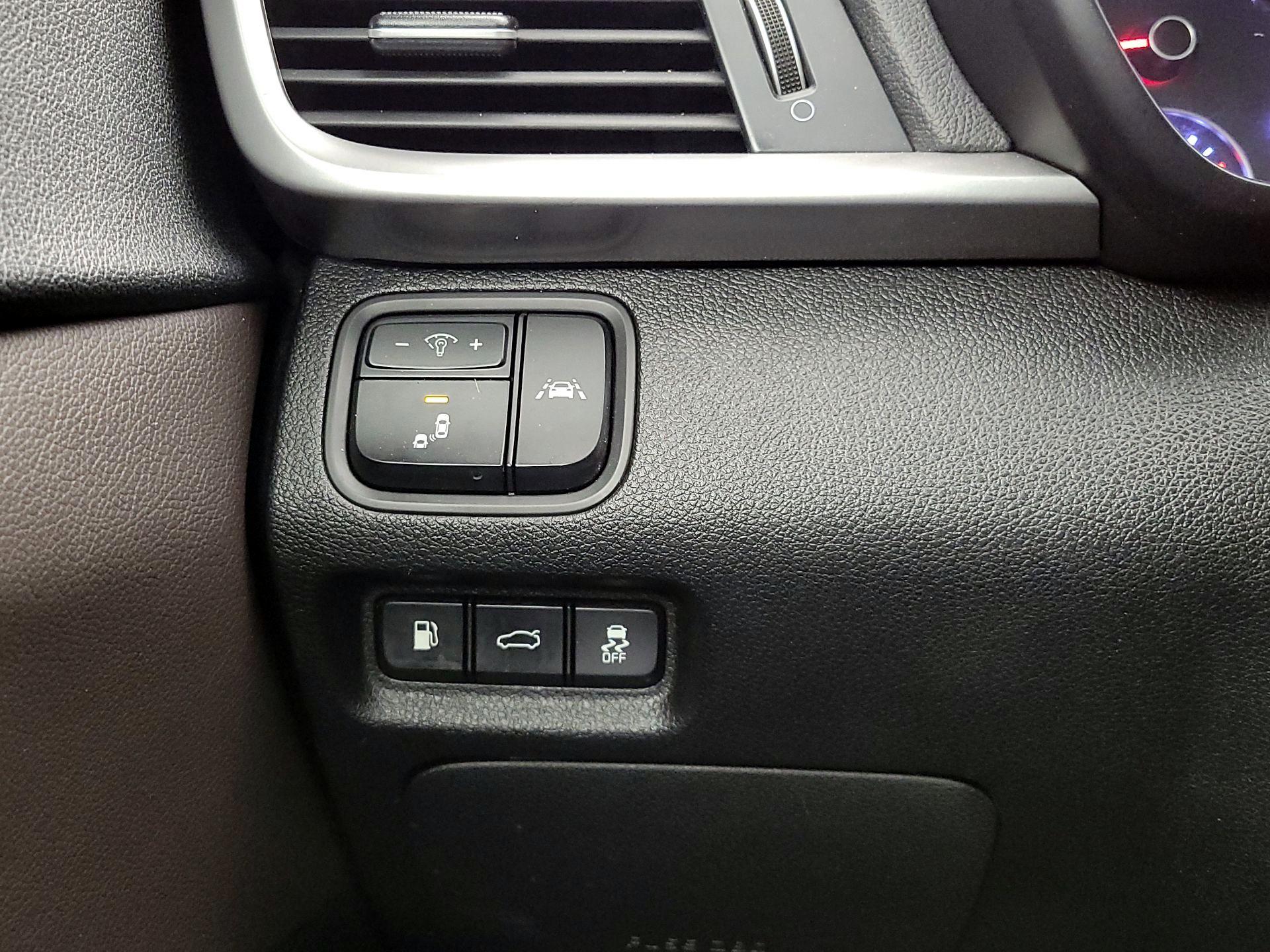 Thumbnail: 2019 Kia Optima - 13