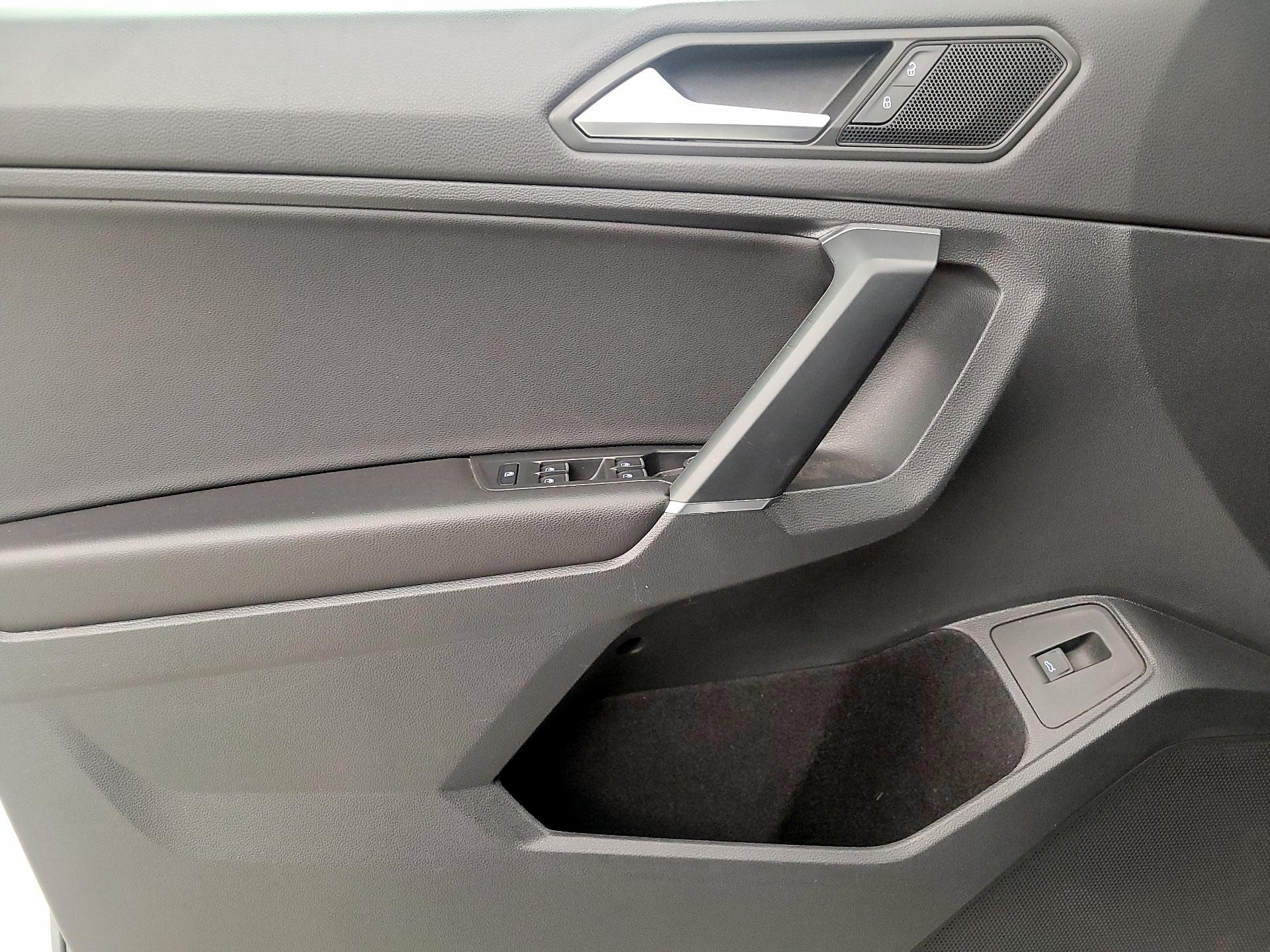 Thumbnail: 2020 Volkswagen Tiguan - 12