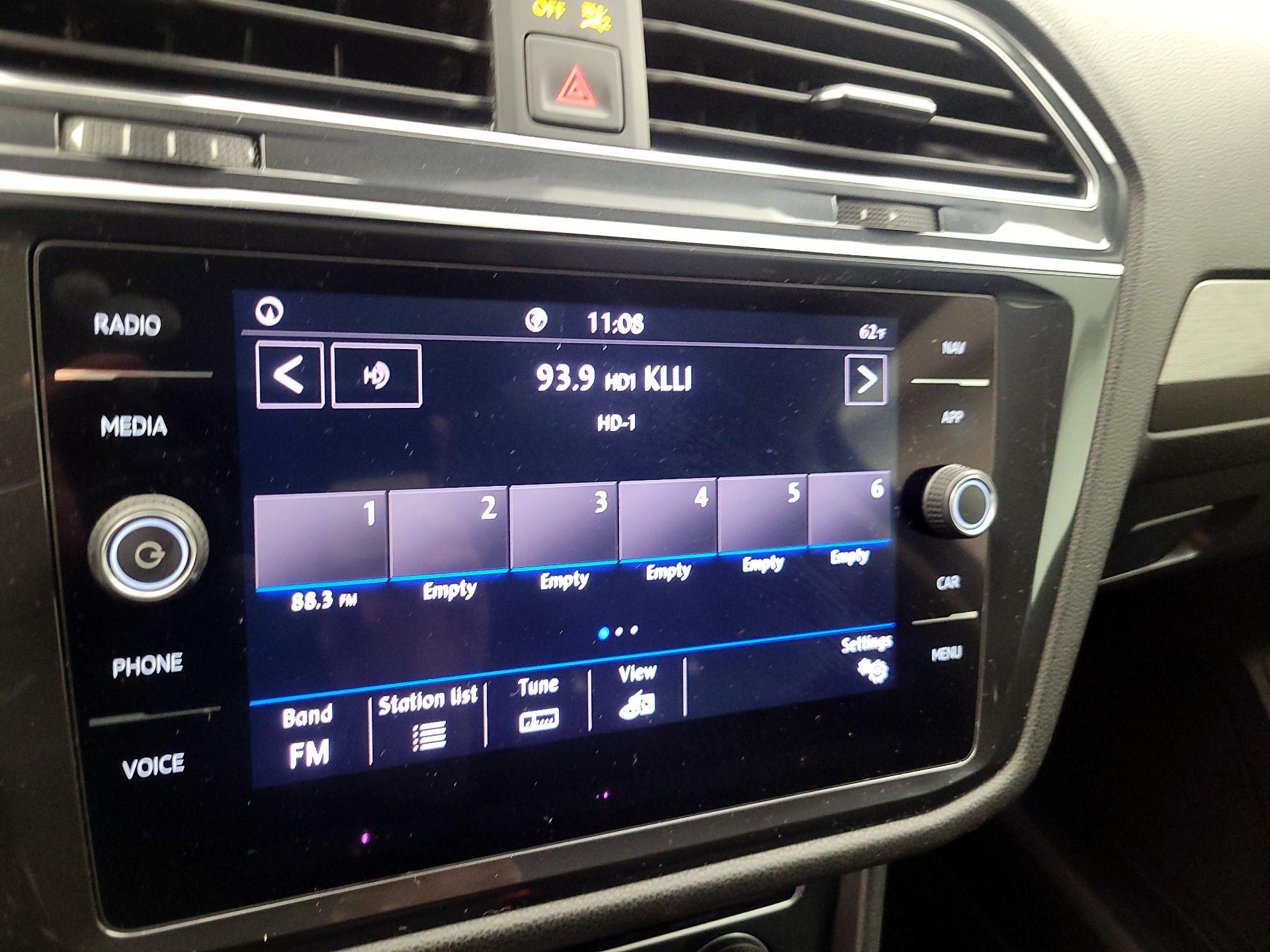 Thumbnail: 2020 Volkswagen Tiguan - 15