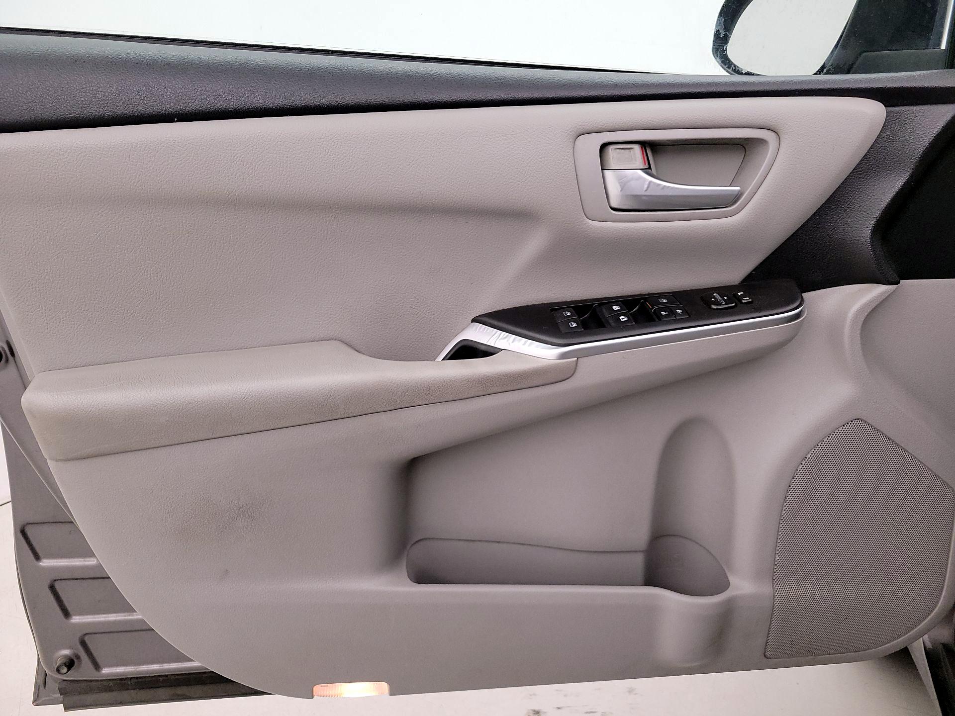 Thumbnail: 2017 Toyota Camry - 12