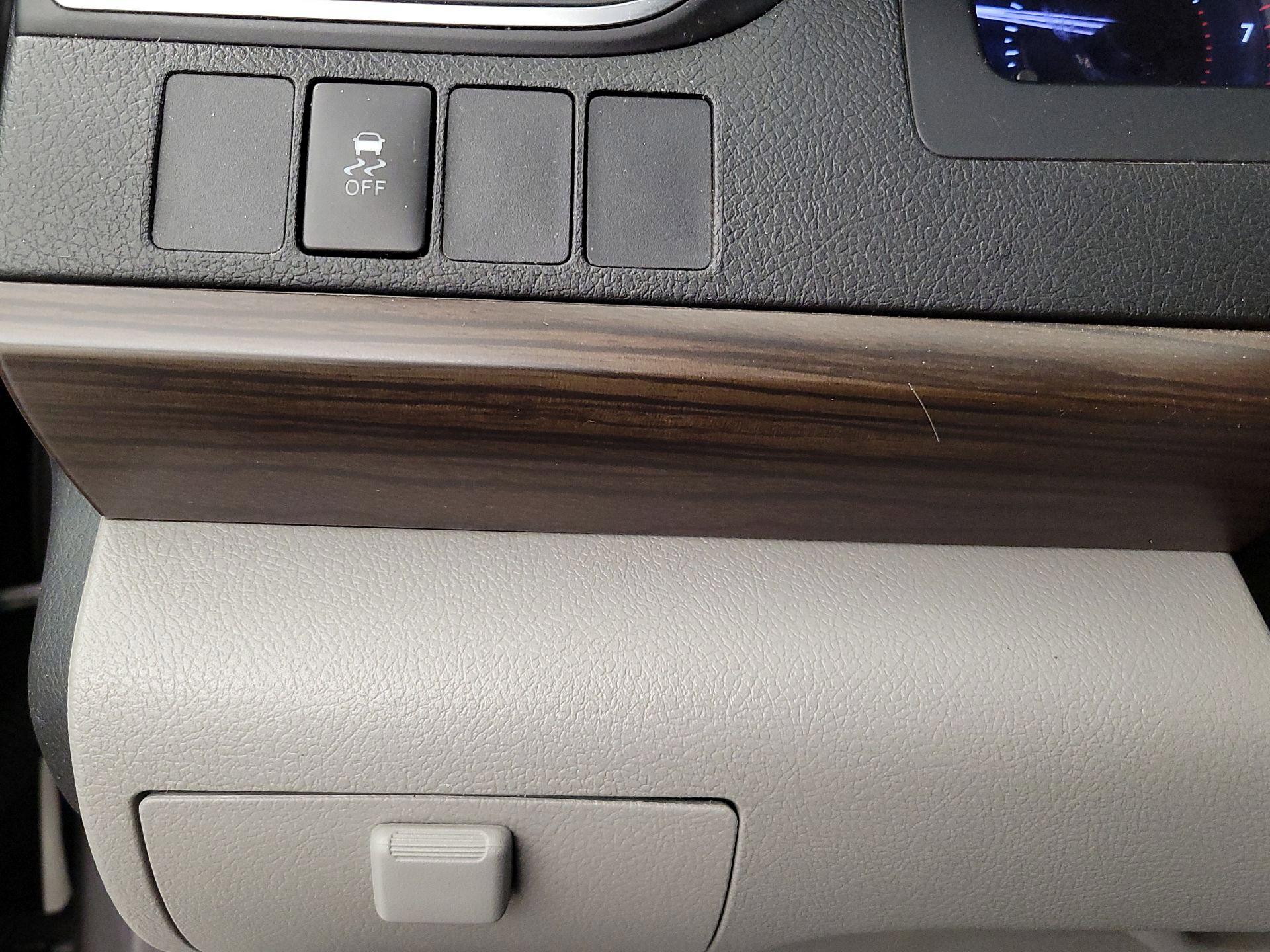 Thumbnail: 2017 Toyota Camry - 13