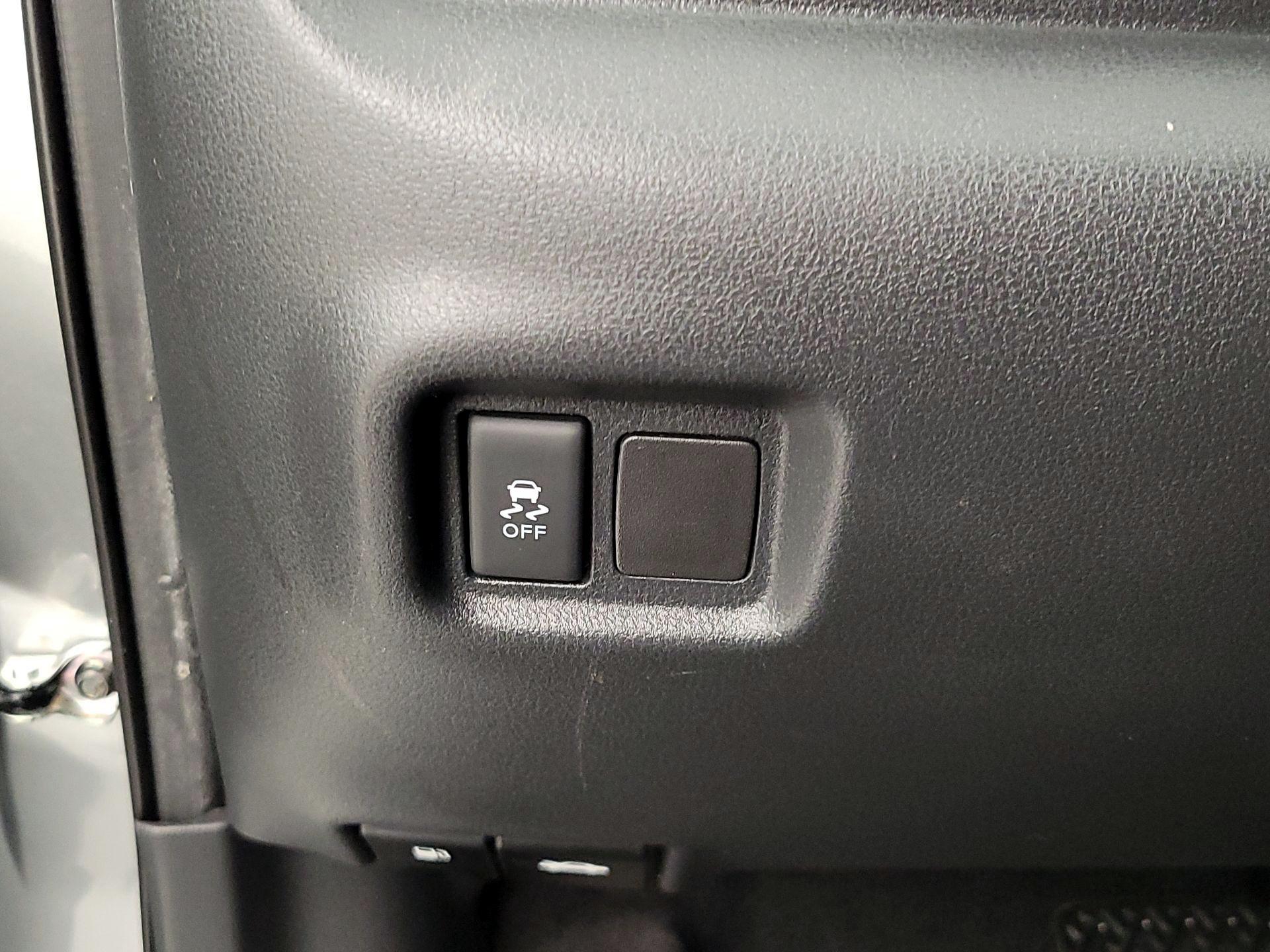 Thumbnail: 2015 Nissan Versa Note - 13