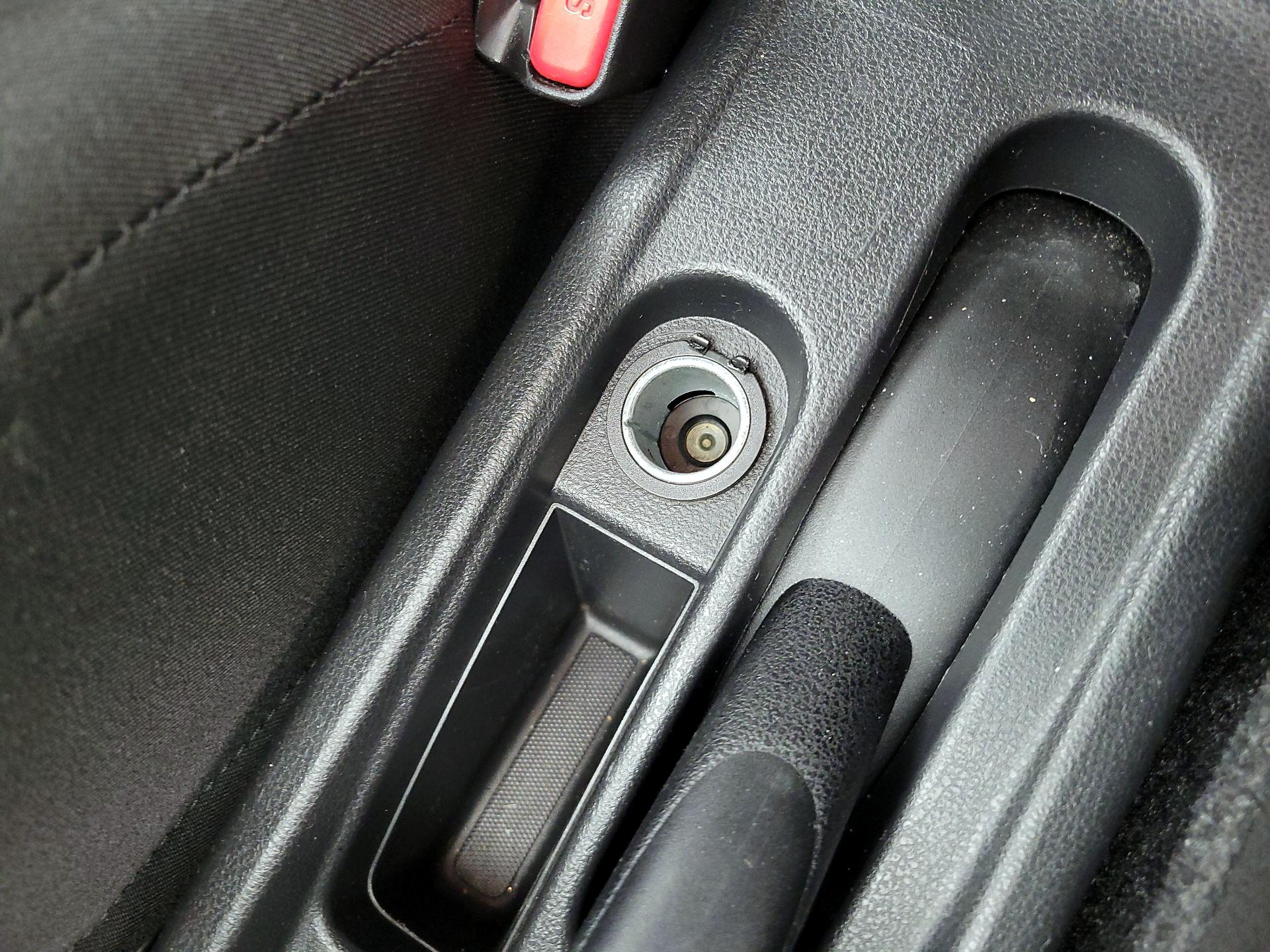 Thumbnail: 2015 Nissan Versa Note - 17