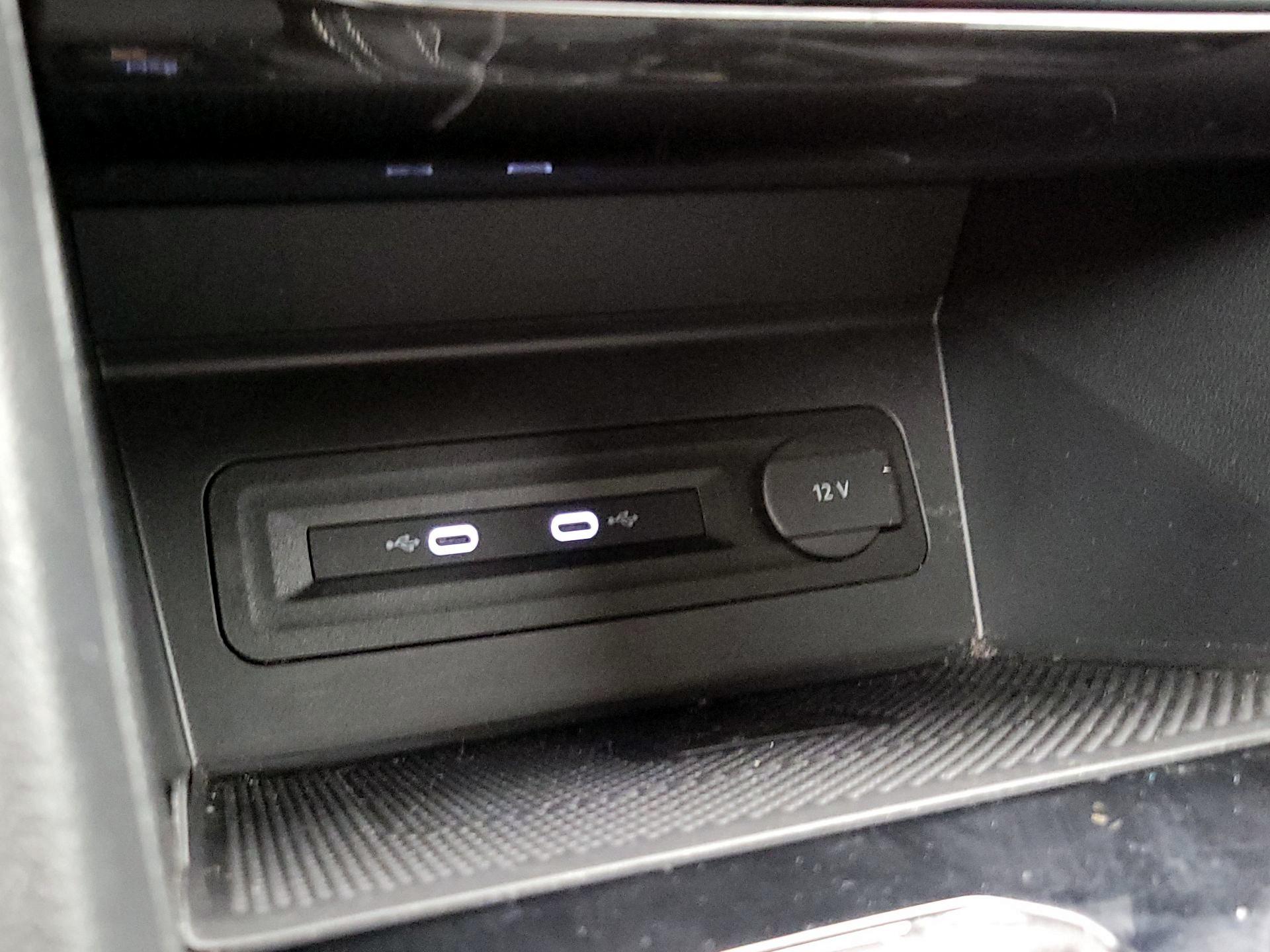 Thumbnail: 2022 Volkswagen Atlas - 18