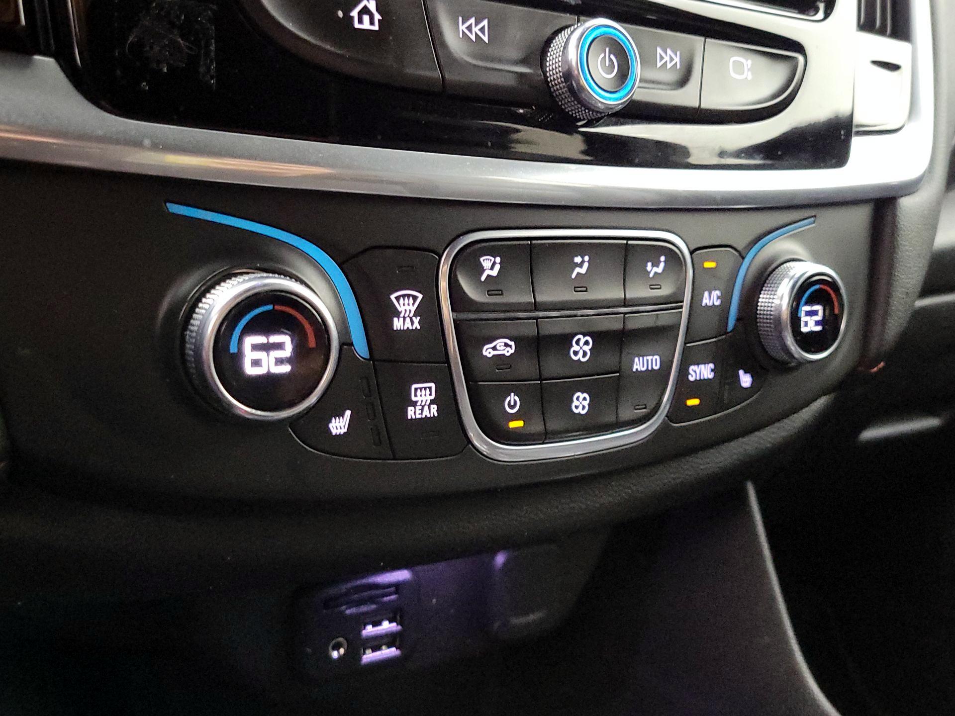 Thumbnail: 2022 Chevrolet Traverse - 16