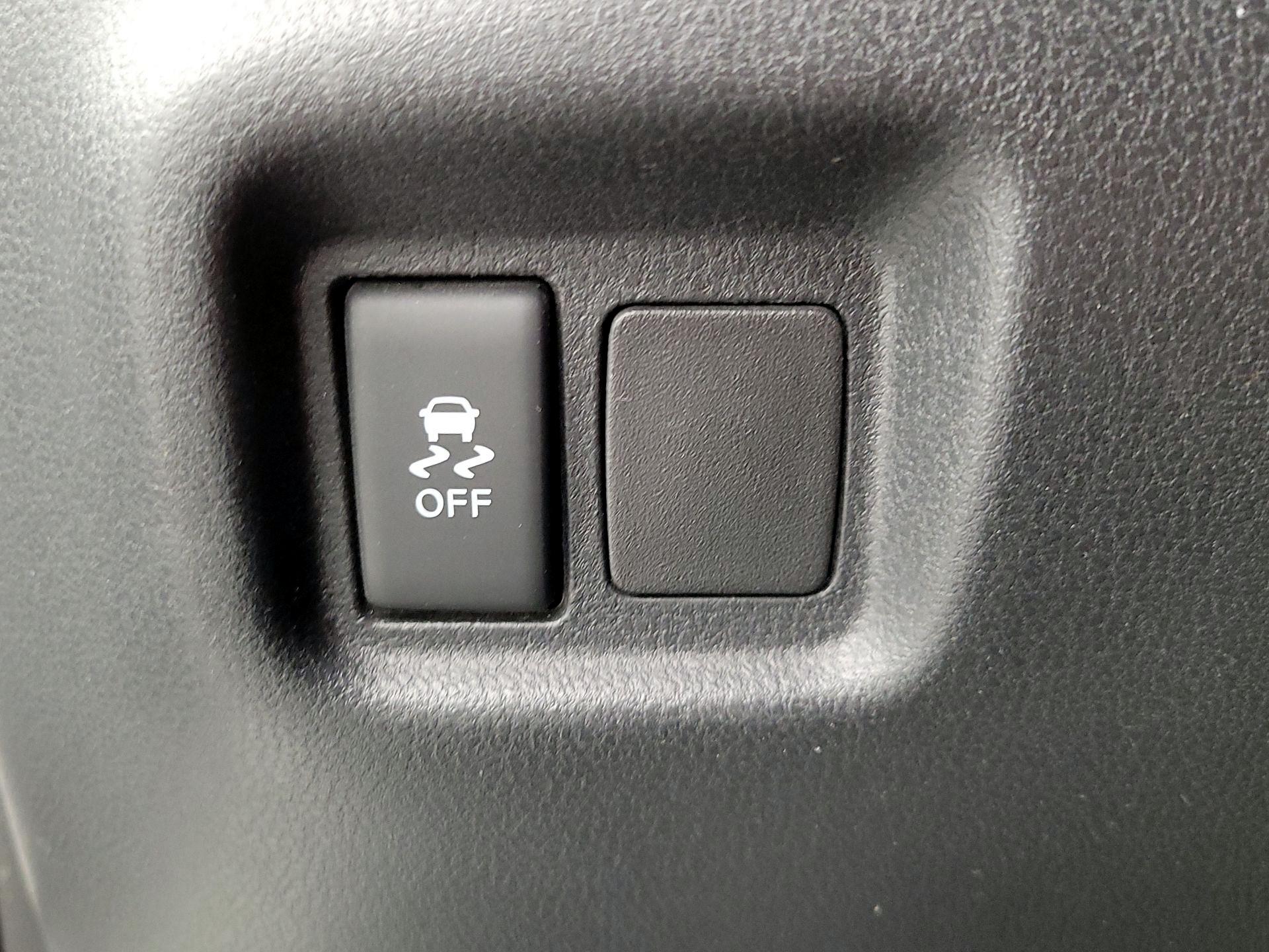 Thumbnail: 2015 Nissan Versa Note - 13