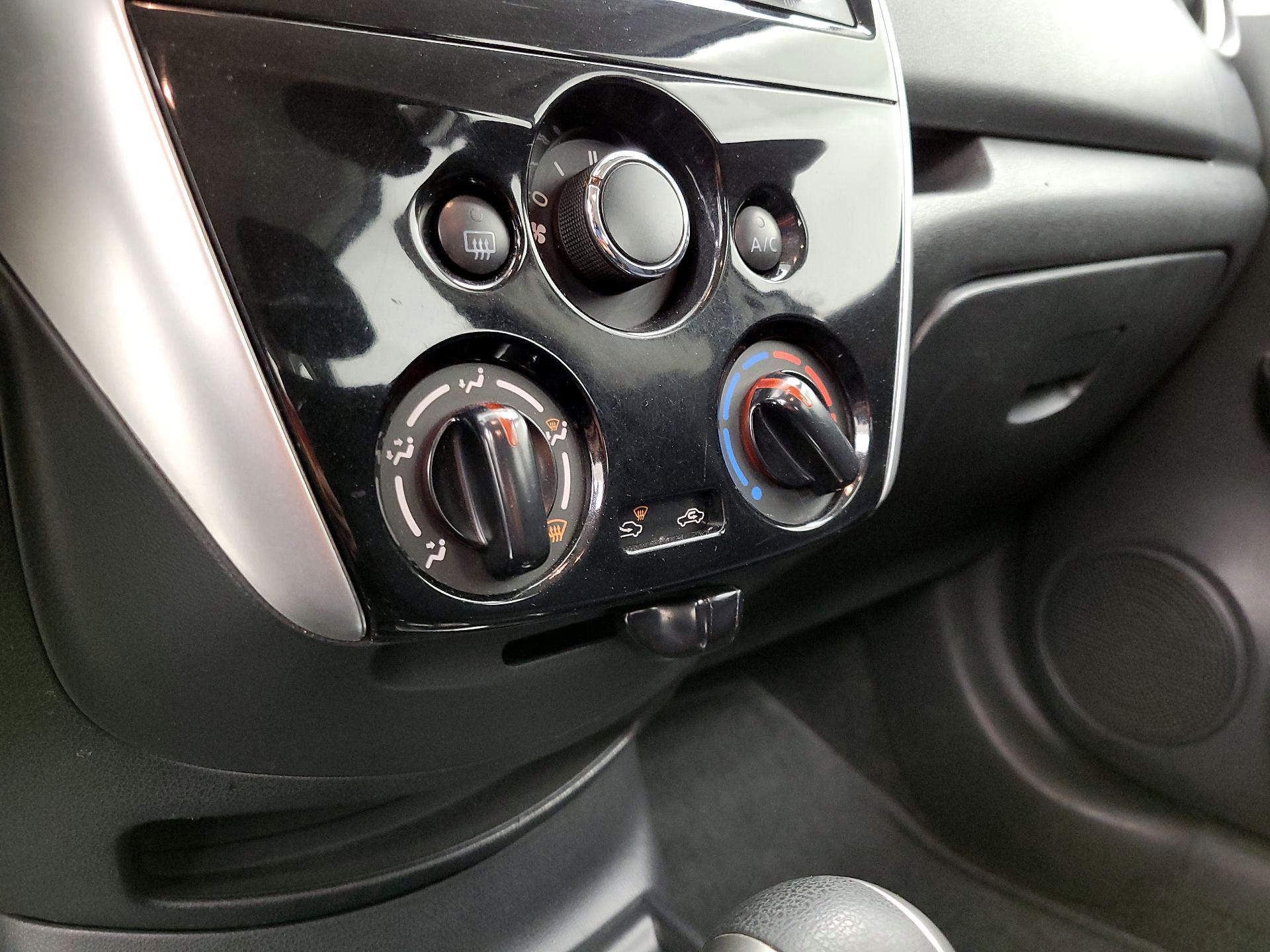 Thumbnail: 2015 Nissan Versa Note - 15