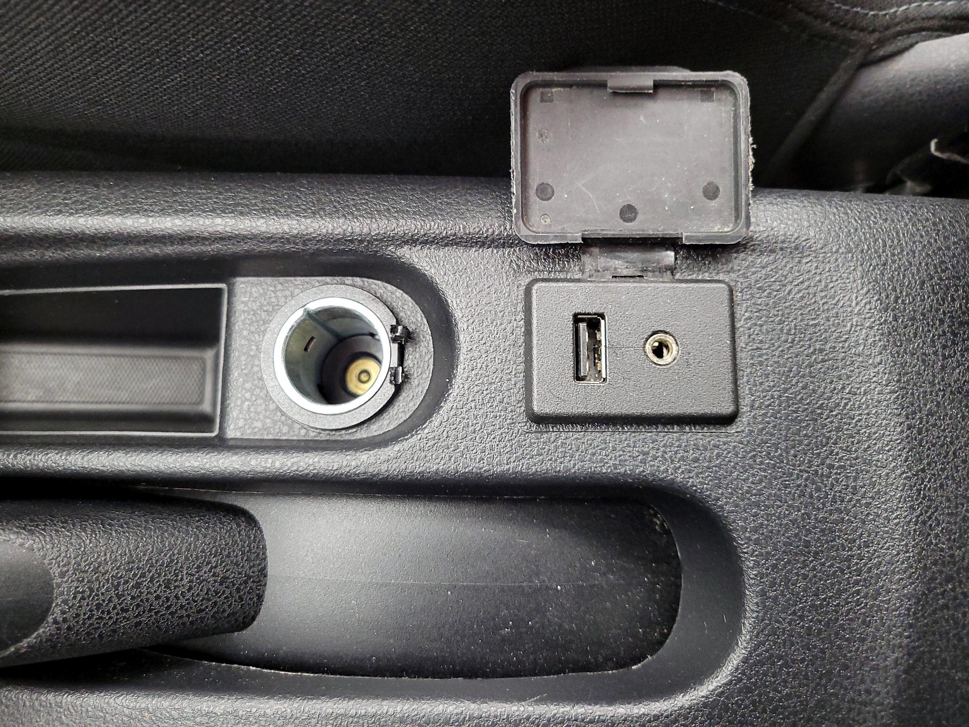 Thumbnail: 2015 Nissan Versa Note - 17