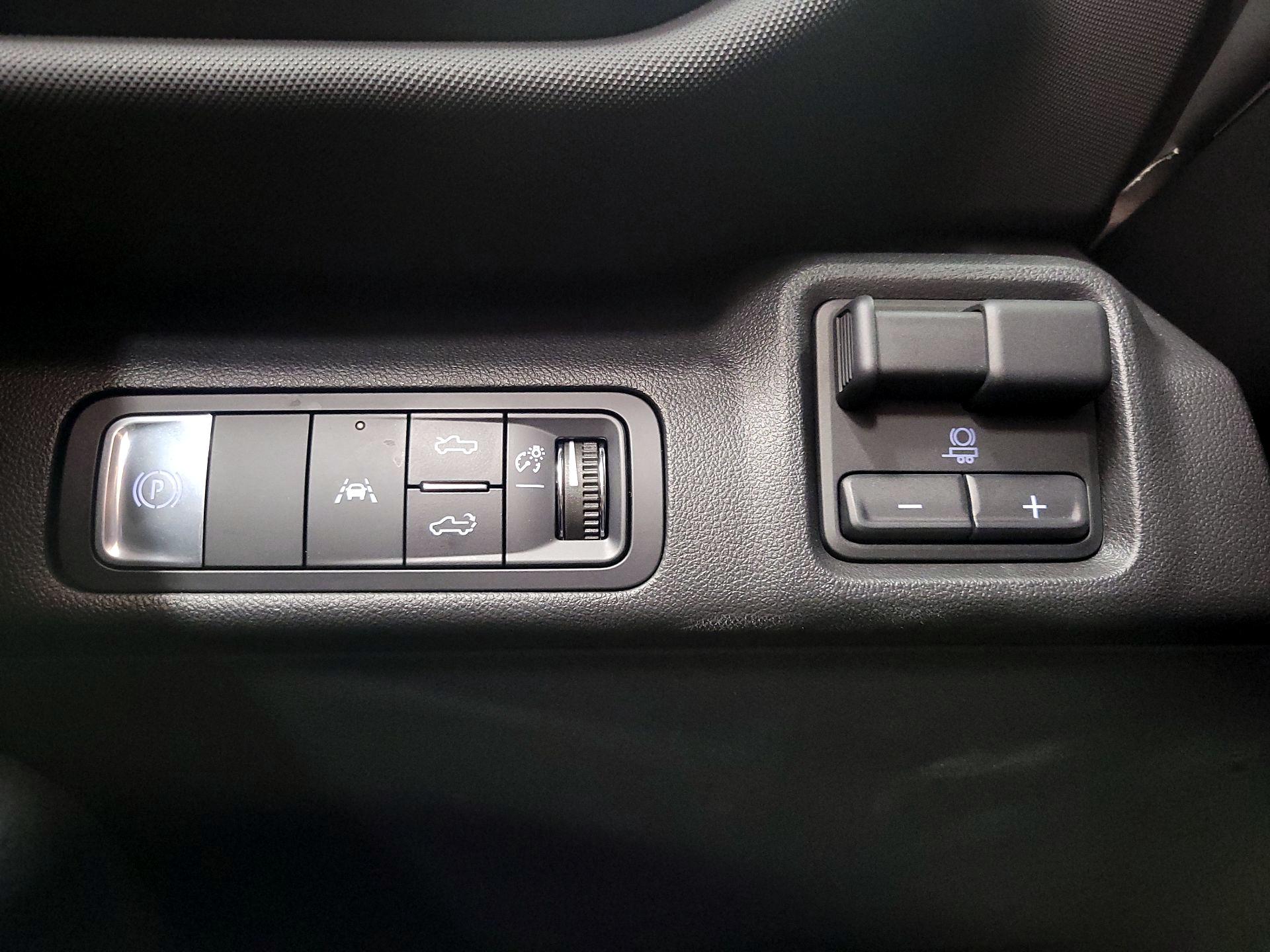 Thumbnail: 2025 Chevrolet Silverado EV - 13