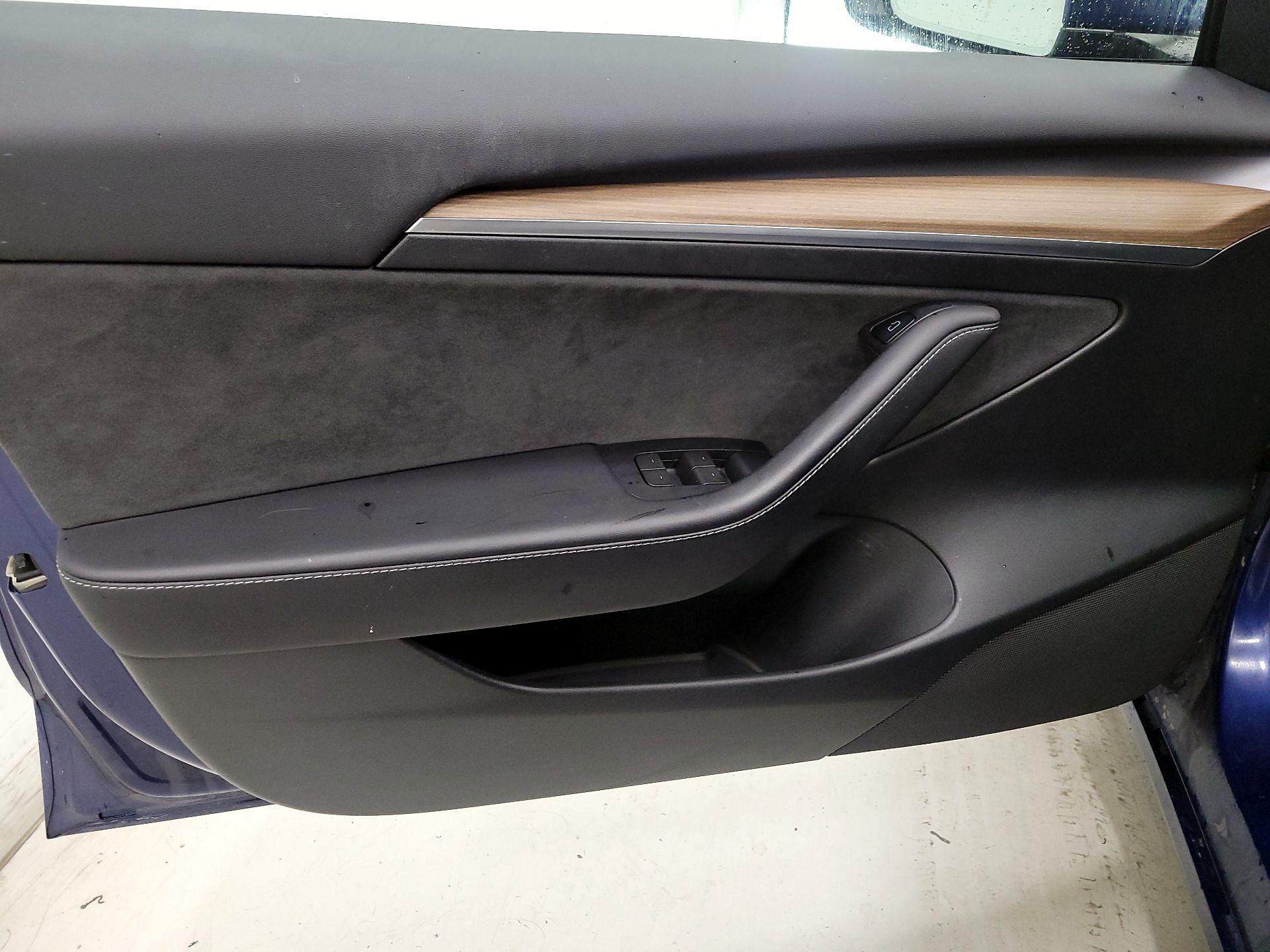 Thumbnail: 2023 Tesla Model 3 - 12