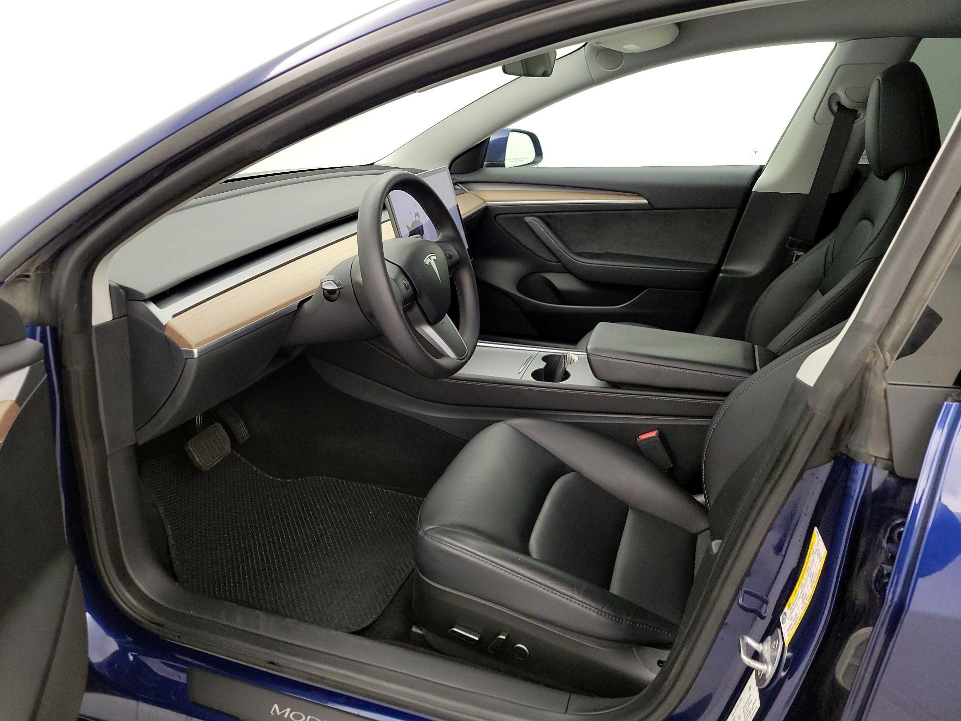 Thumbnail: 2023 Tesla Model 3 - 11