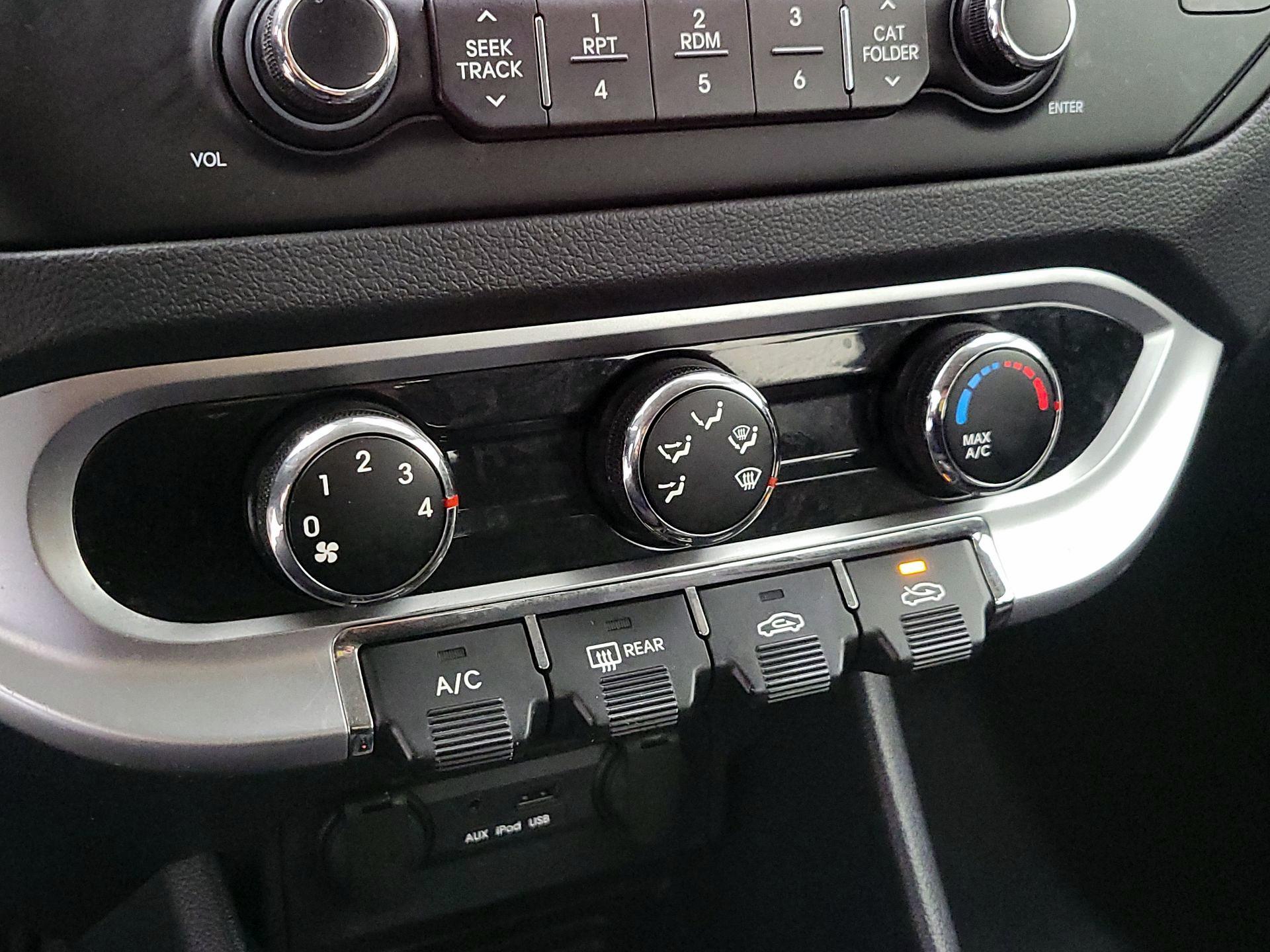 Thumbnail: 2014 Kia Rio - 15