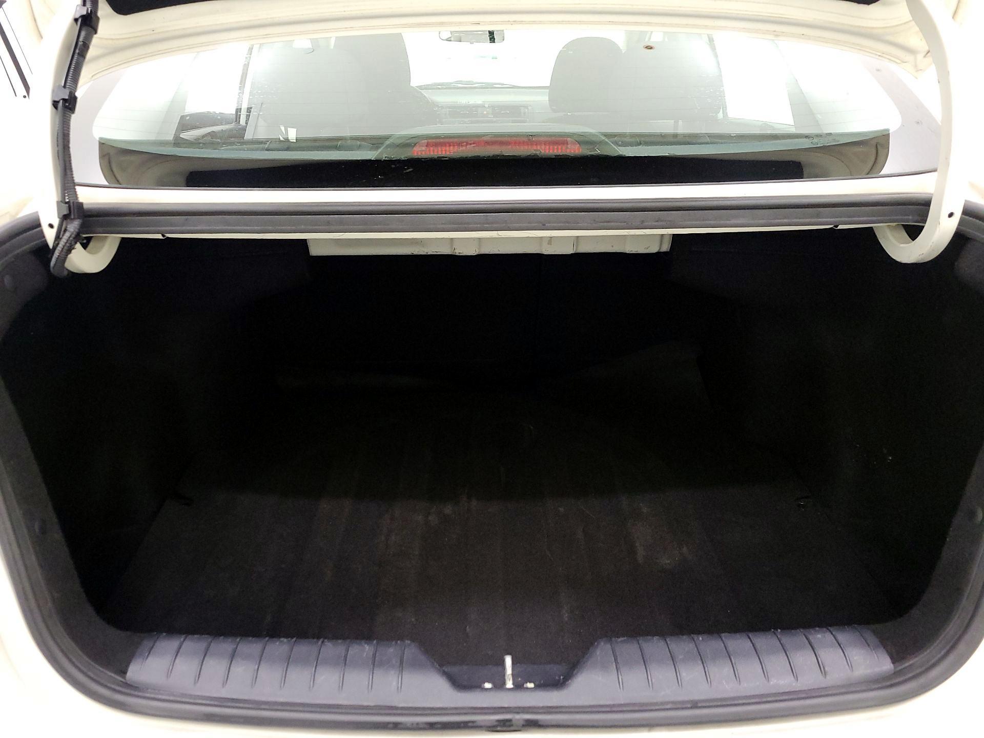 Thumbnail: 2014 Kia Rio - 19