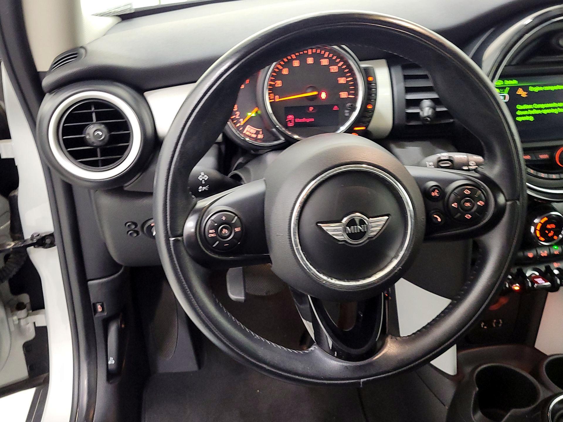 Thumbnail: 2016 MINI Cooper Hardtop - 10