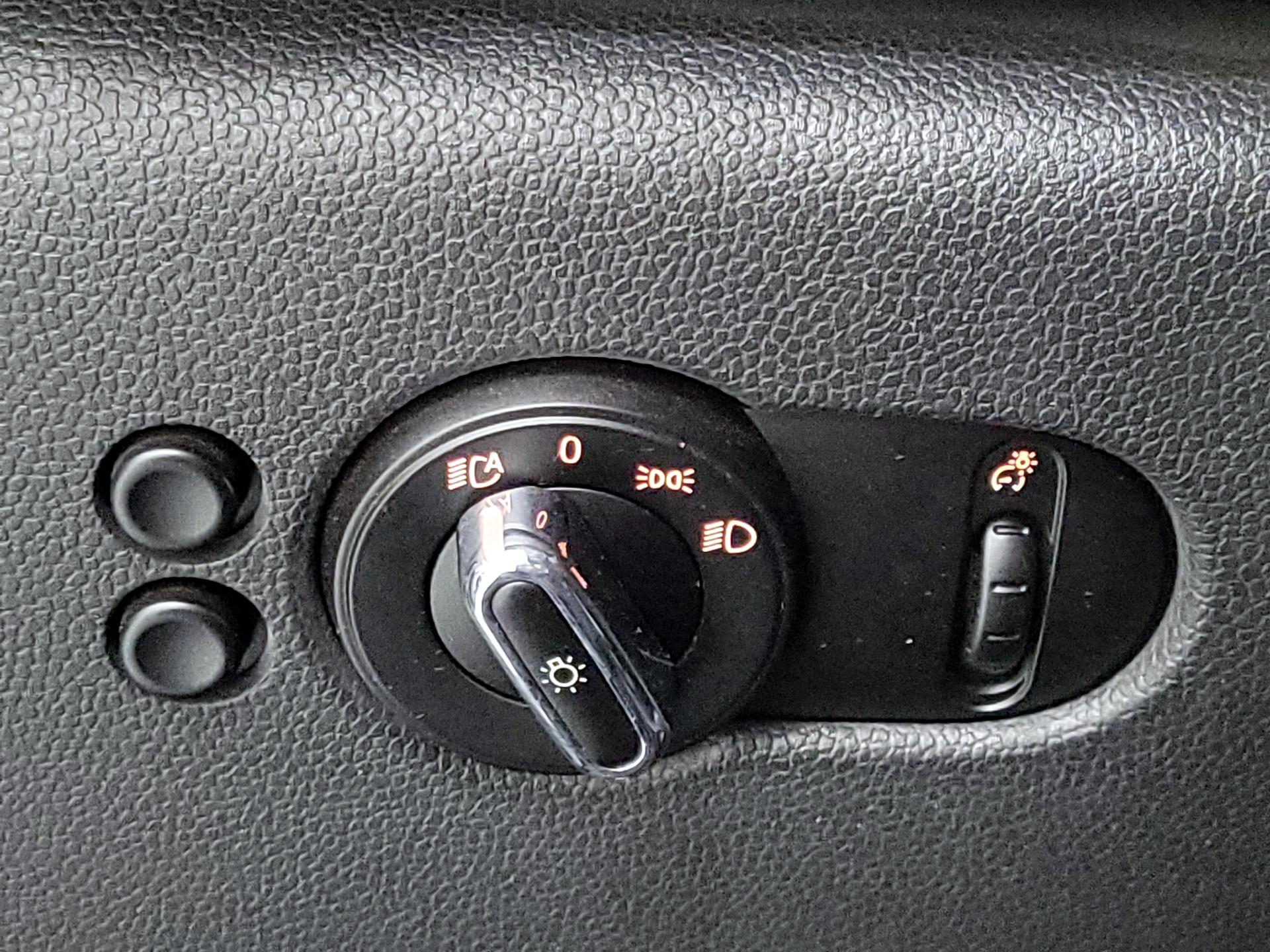 Thumbnail: 2016 MINI Cooper Hardtop - 13