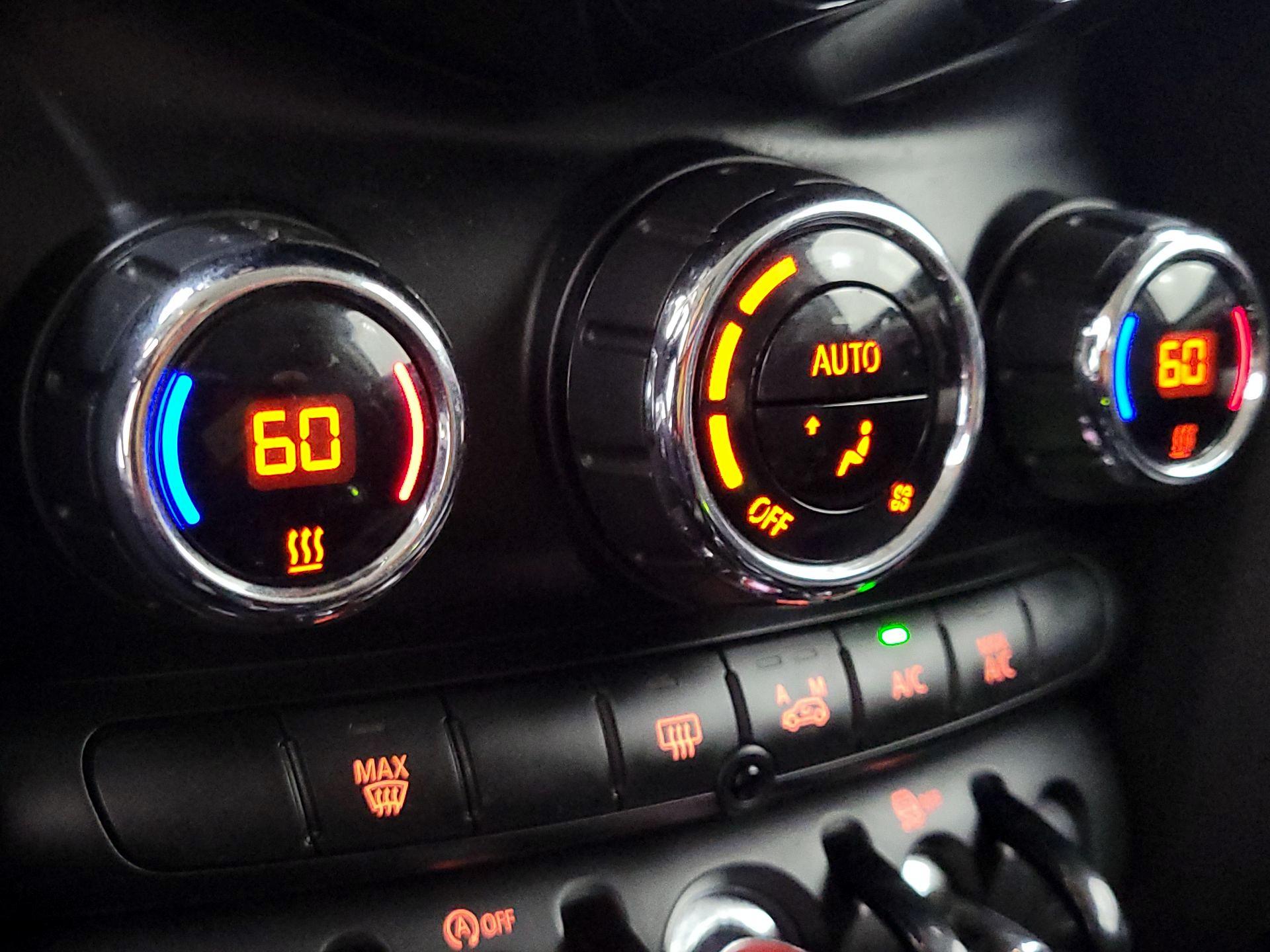 Thumbnail: 2016 MINI Cooper Hardtop - 15