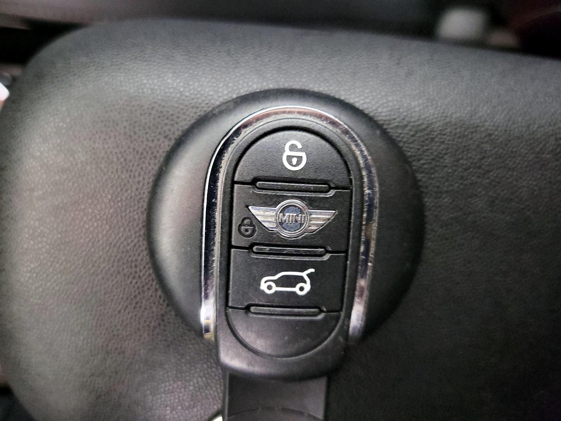 Thumbnail: 2016 MINI Cooper Hardtop - 20