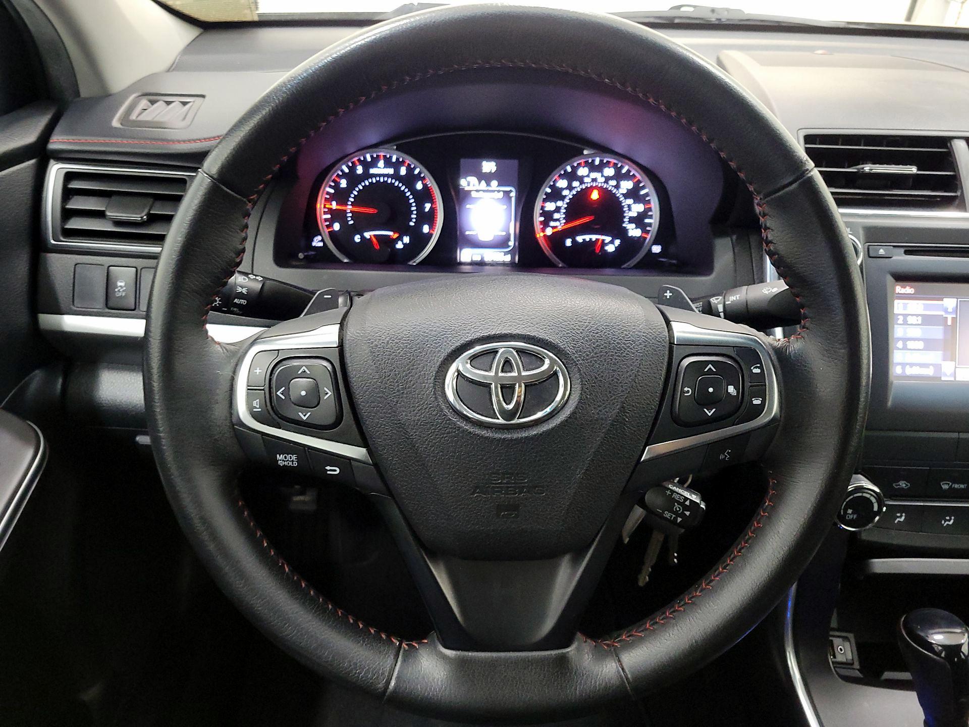 Thumbnail: 2015 Toyota Camry - 10