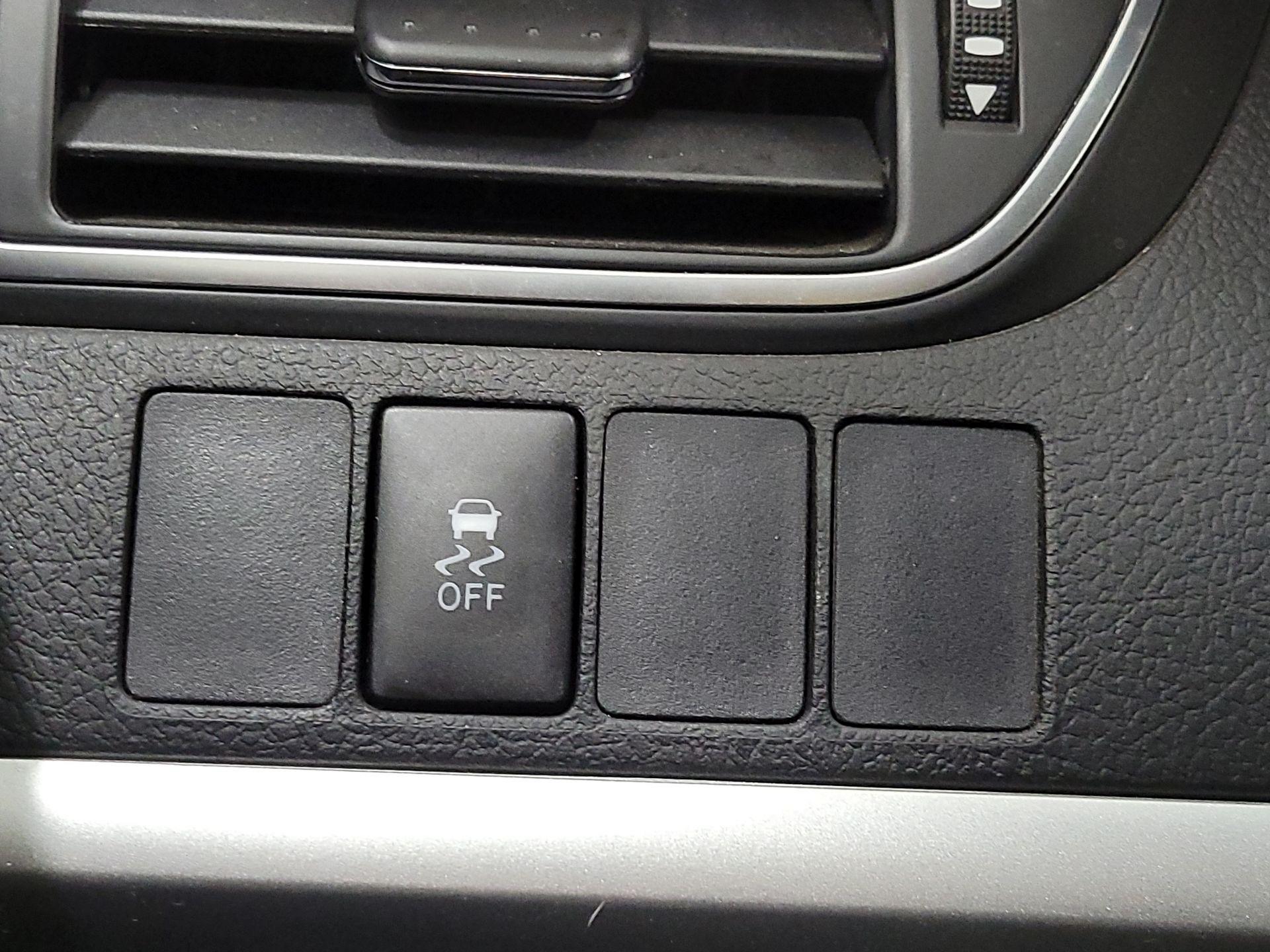 Thumbnail: 2015 Toyota Camry - 13