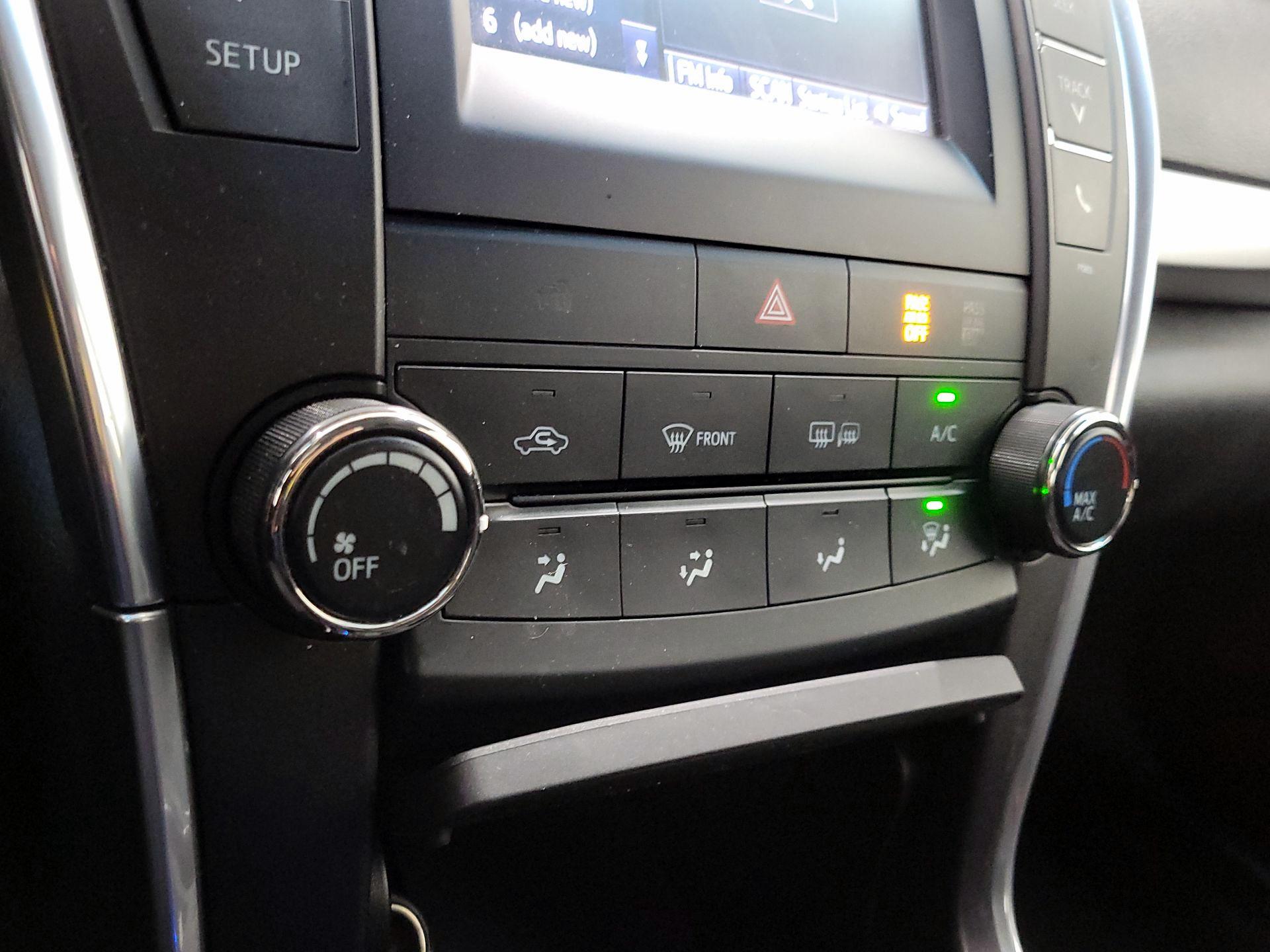 Thumbnail: 2015 Toyota Camry - 16