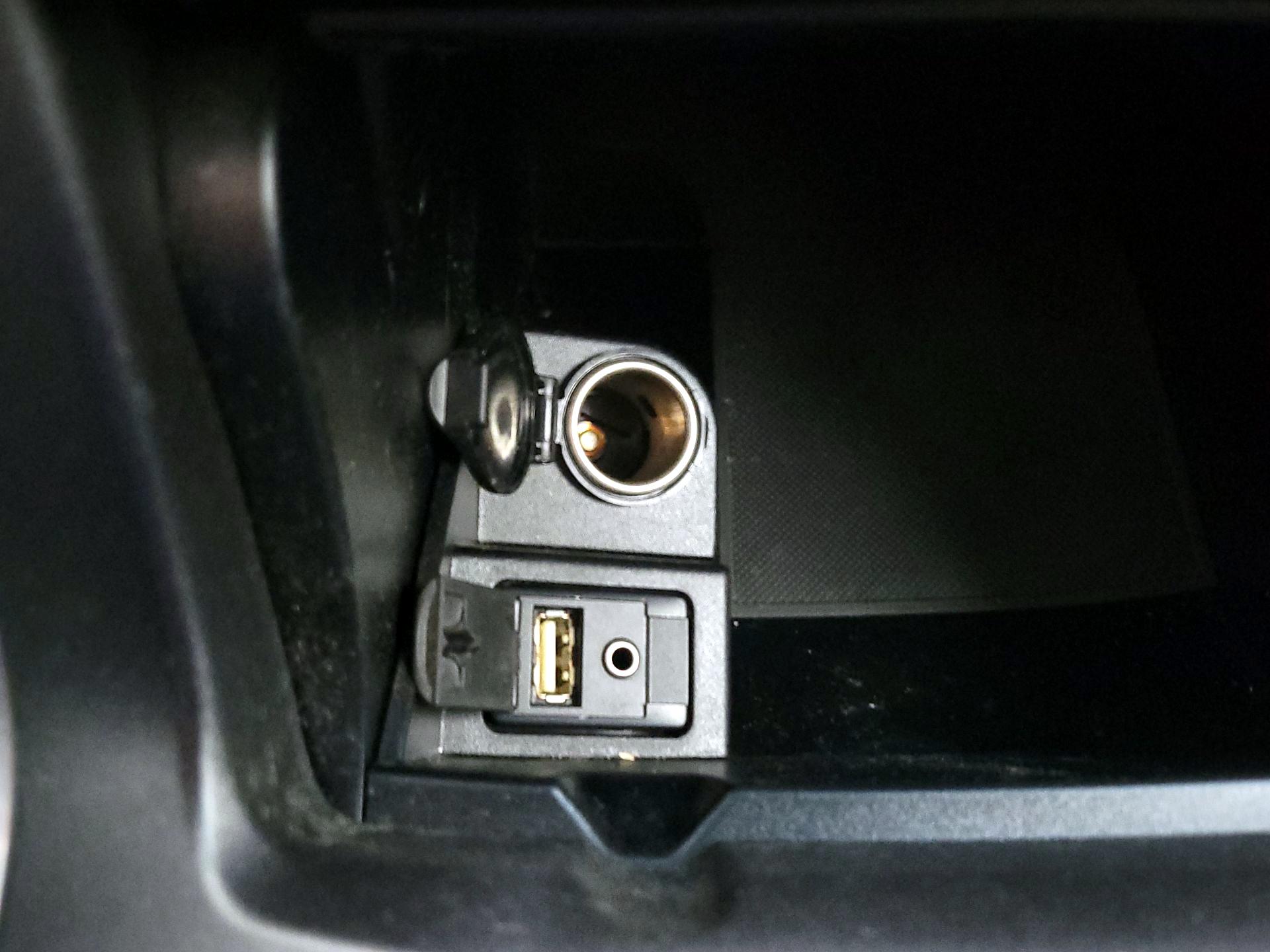 Thumbnail: 2015 Toyota Camry - 18