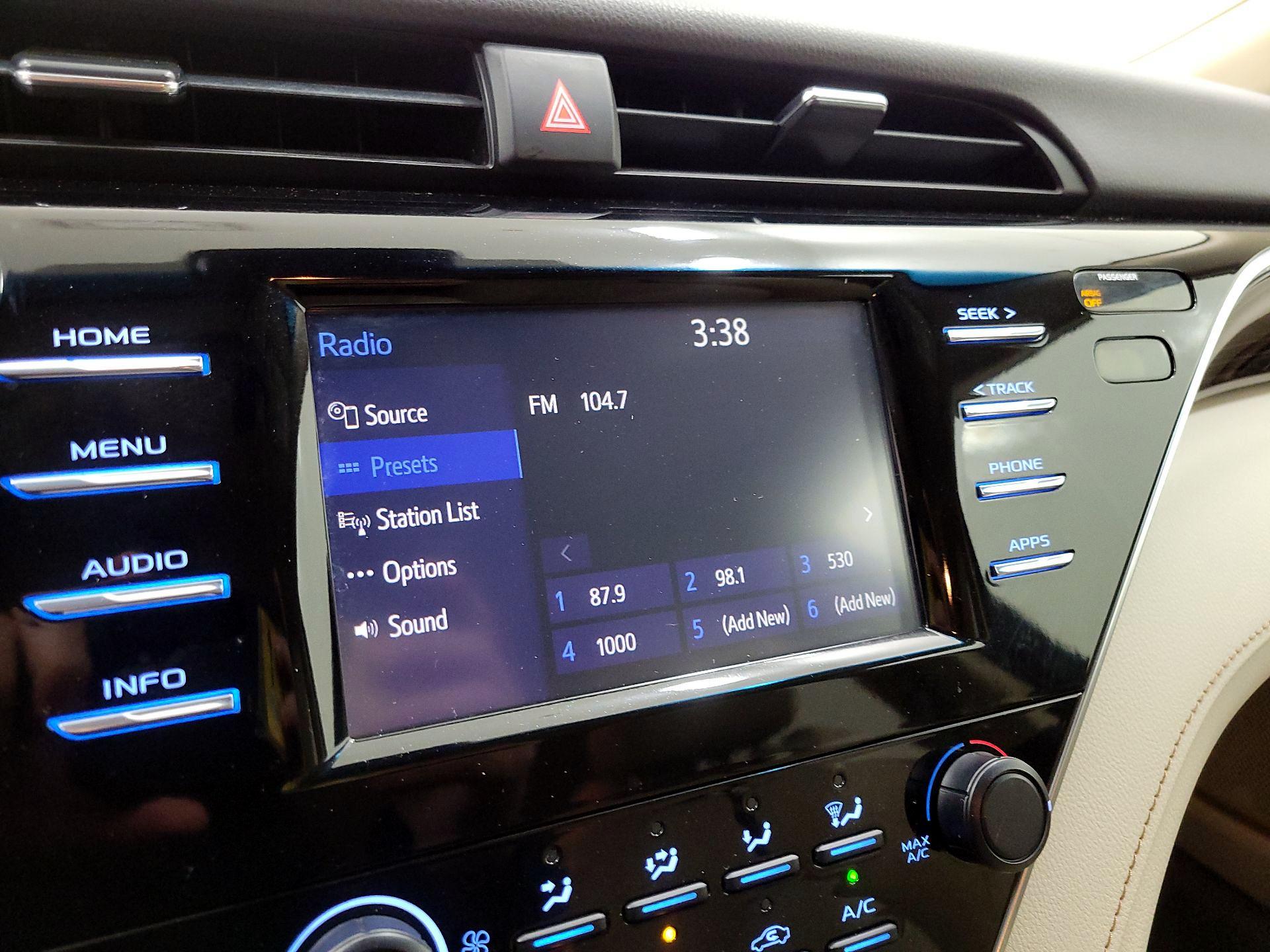 Thumbnail: 2018 Toyota Camry - 15