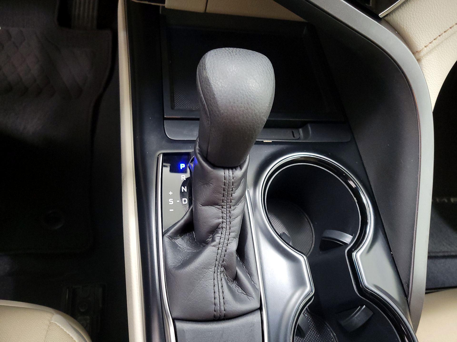 Thumbnail: 2018 Toyota Camry - 17