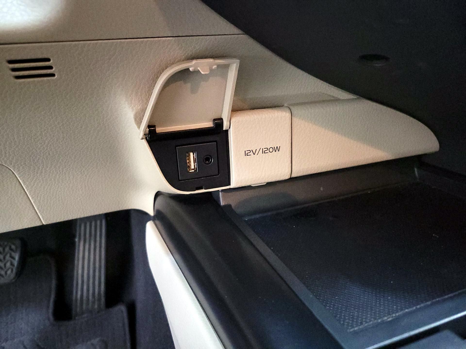 Thumbnail: 2018 Toyota Camry - 18