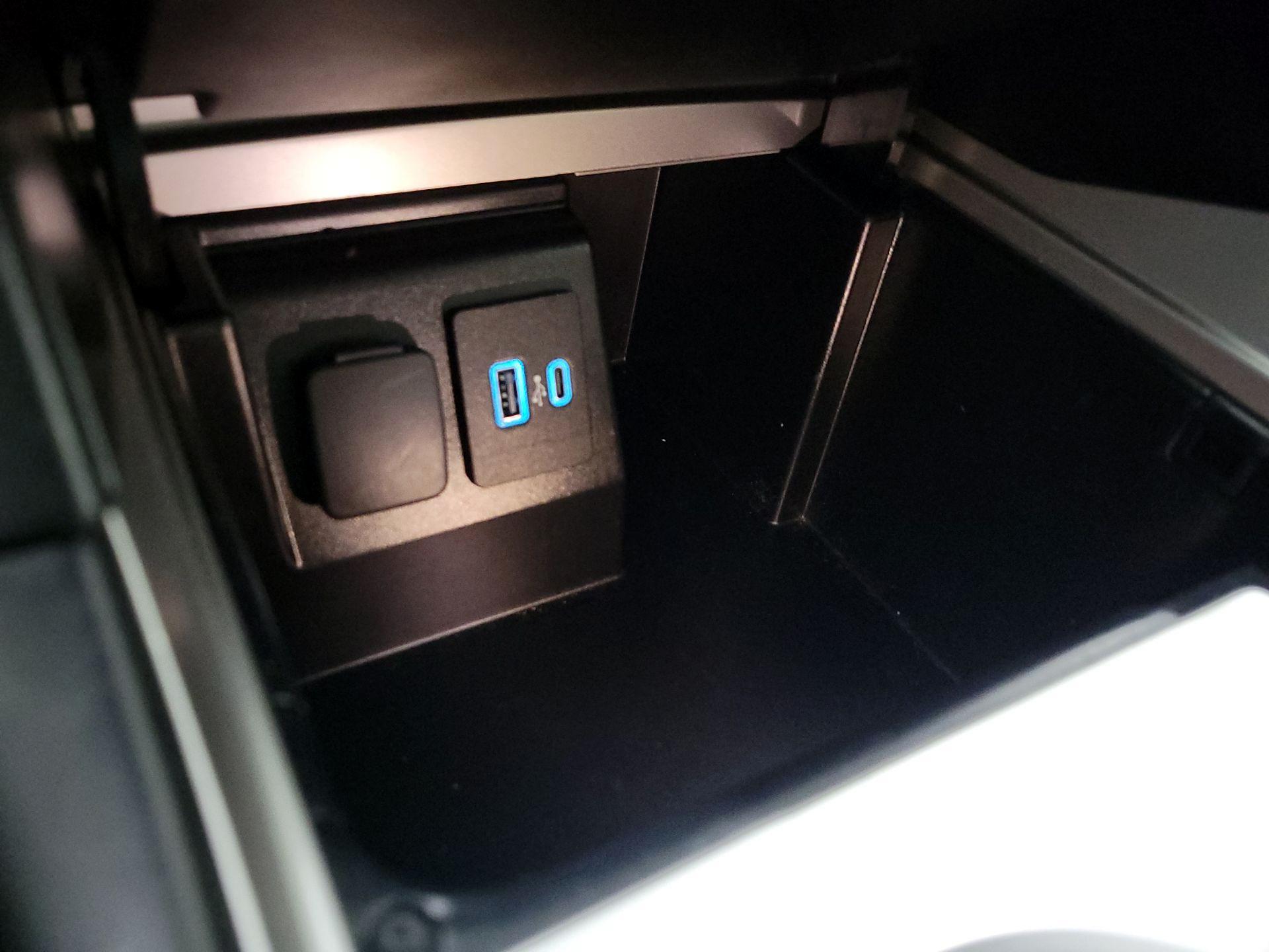 Thumbnail: 2021 Ford Explorer - 18