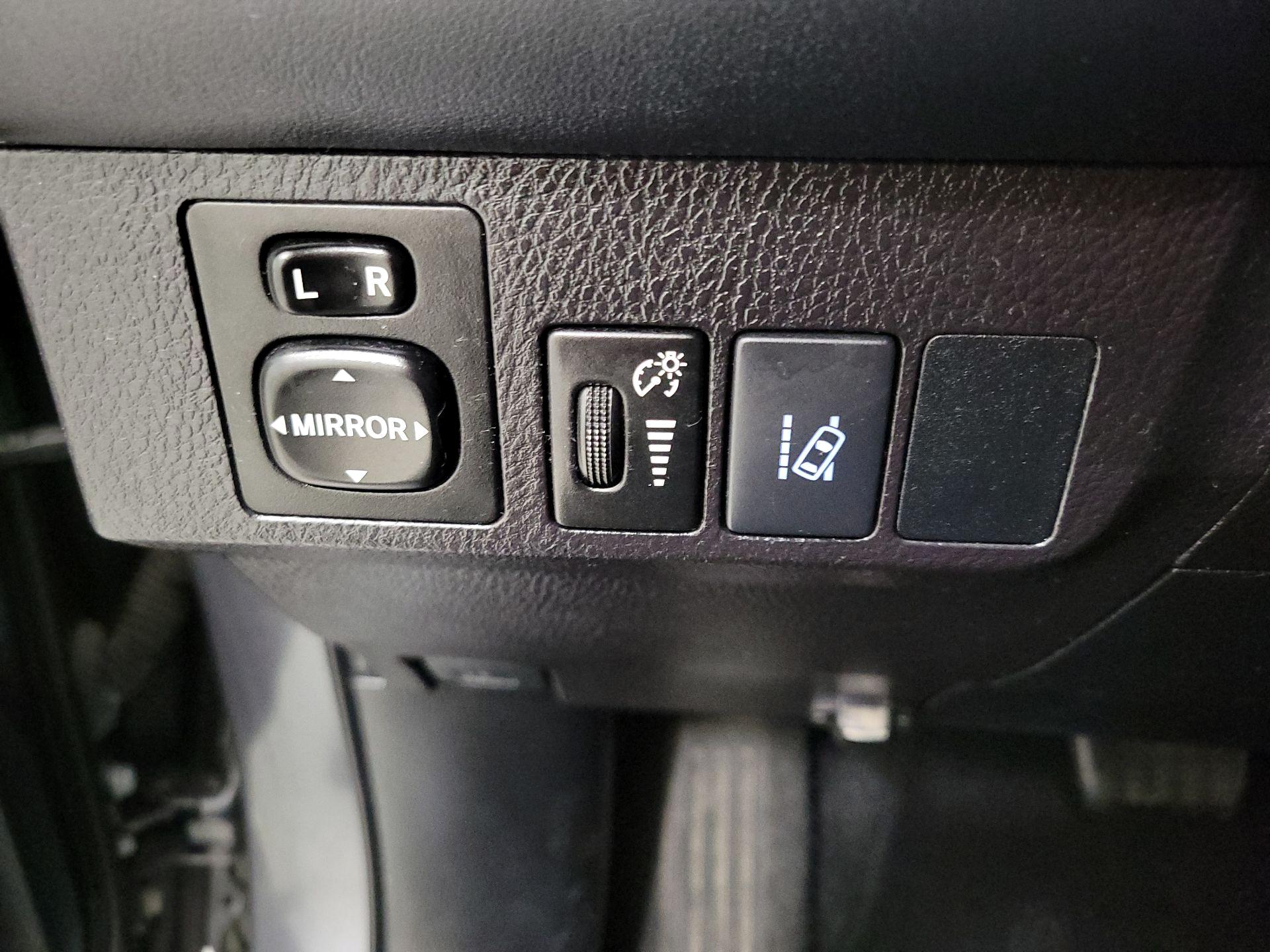 Thumbnail: 2018 Toyota RAV4 - 13