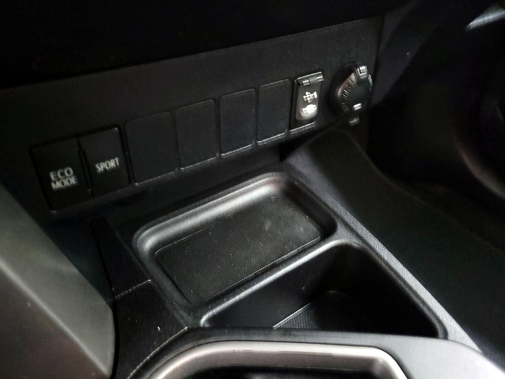 Thumbnail: 2018 Toyota RAV4 - 18