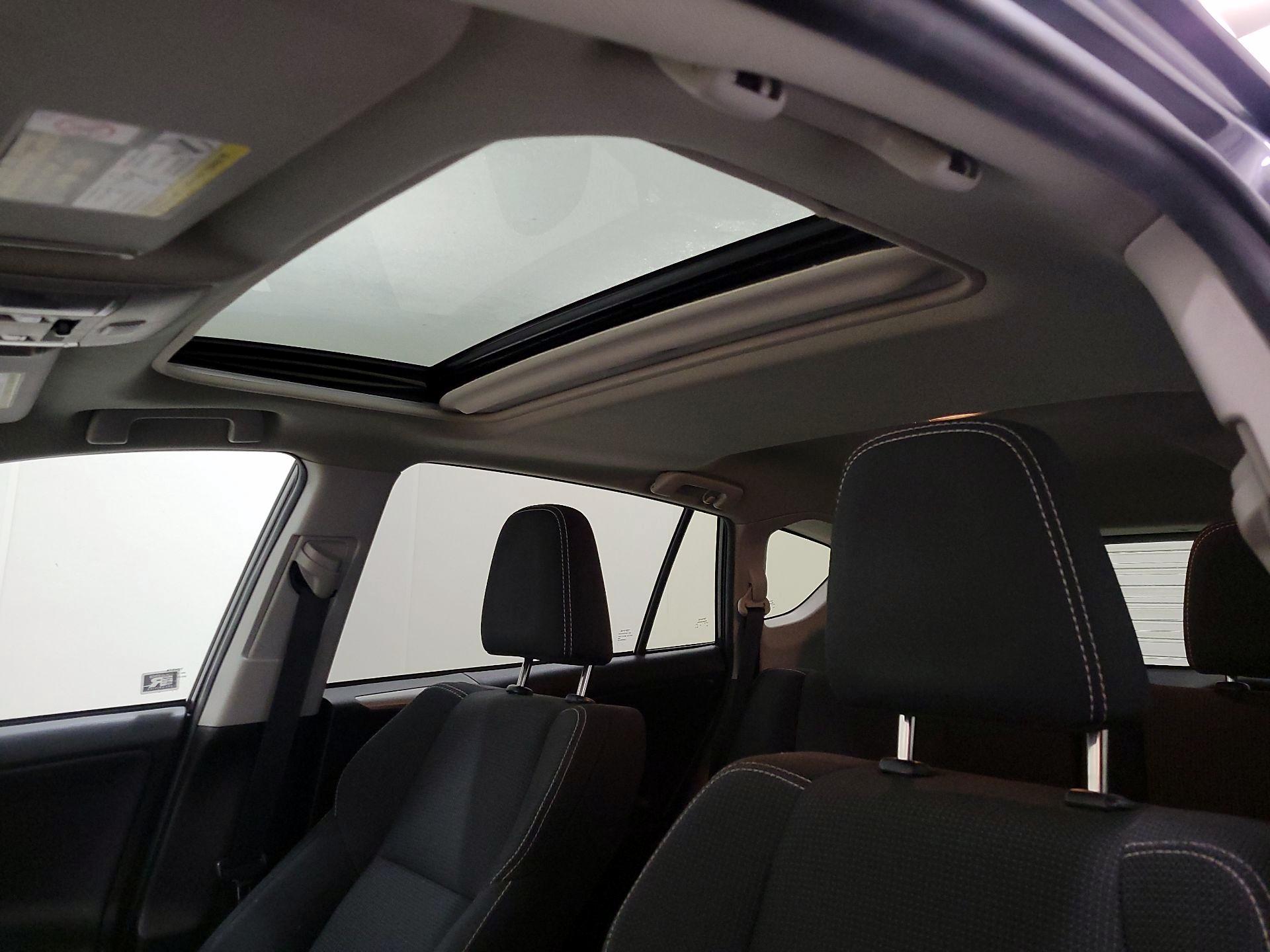 Thumbnail: 2018 Toyota RAV4 - 19