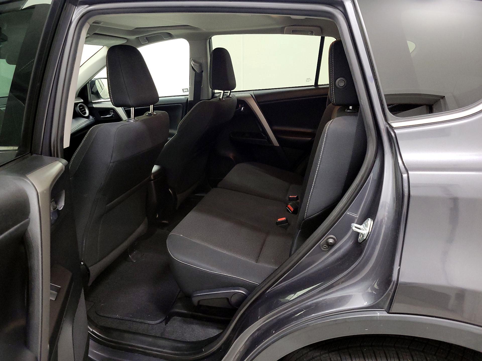 Thumbnail: 2018 Toyota RAV4 - 20