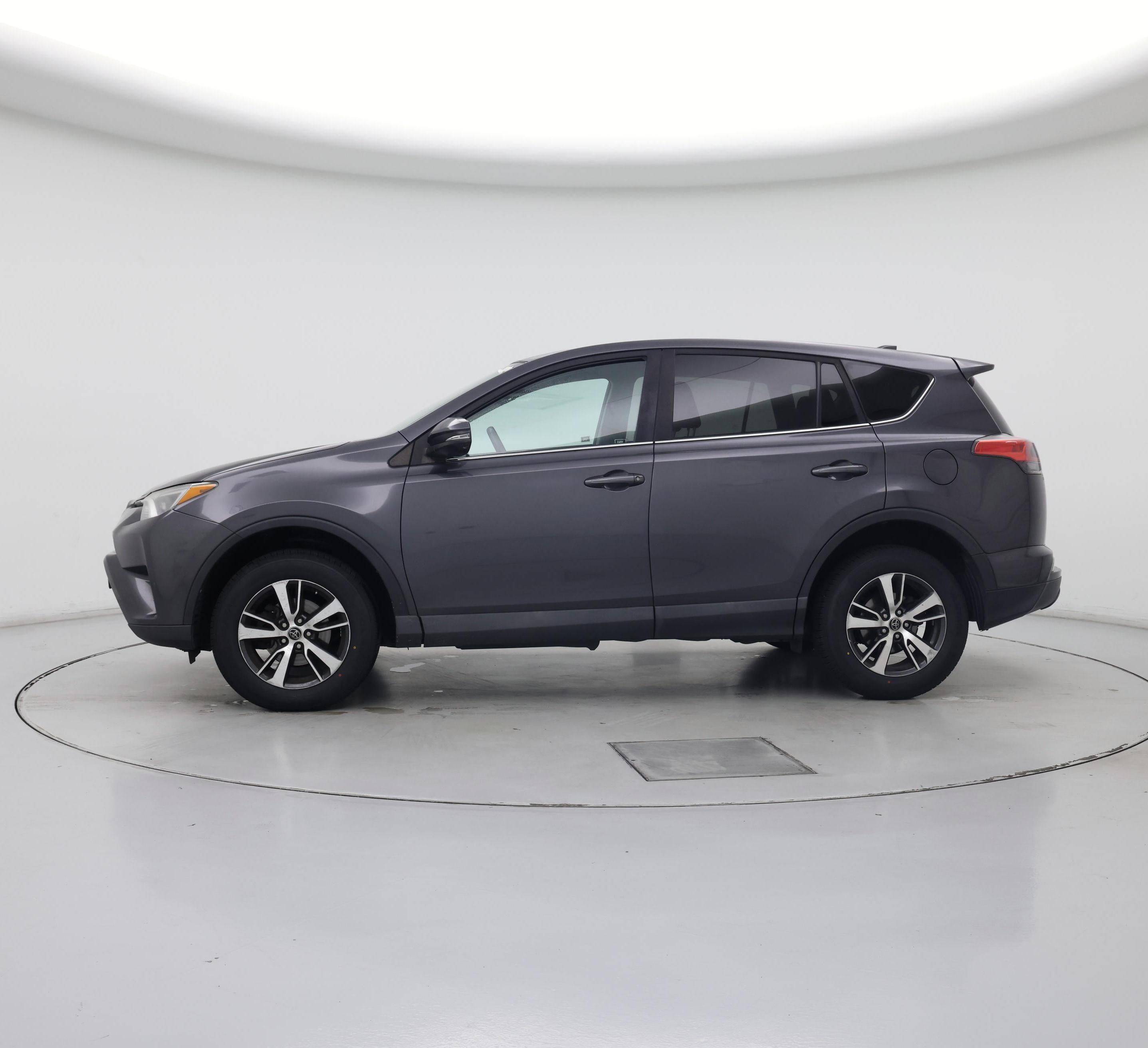 Thumbnail: 2018 Toyota RAV4 - 3