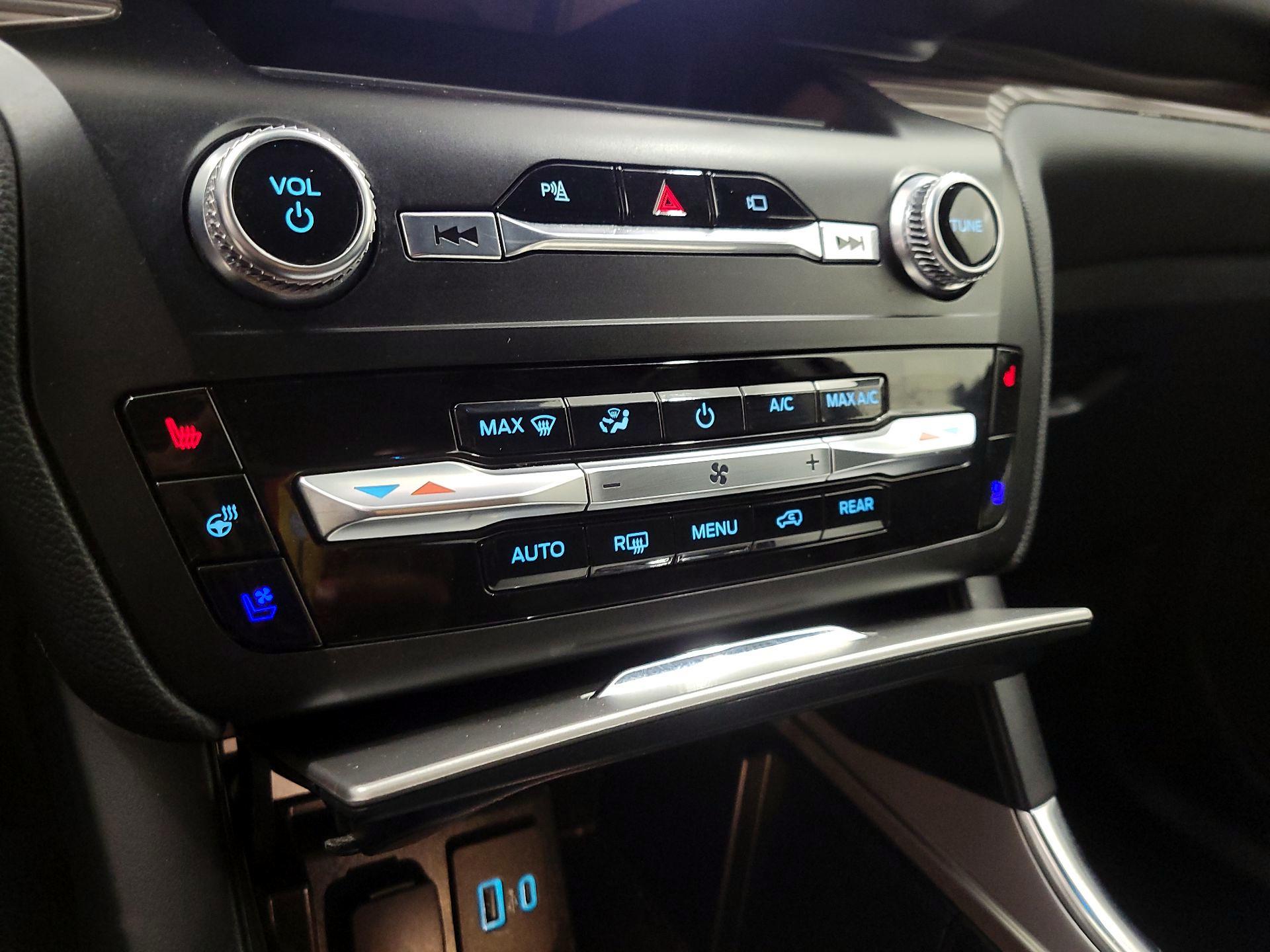 Thumbnail: 2020 Ford Explorer - 17