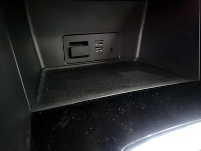 USB/AUX Ports