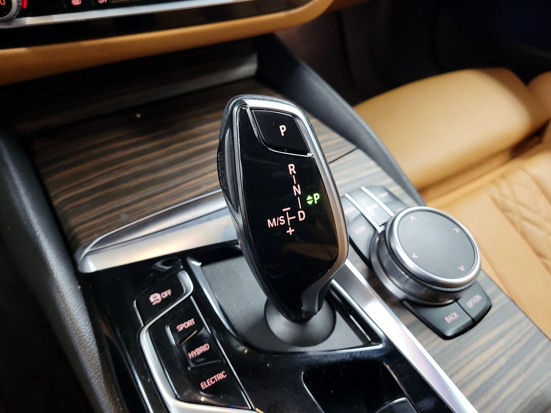 Thumbnail: 2021 BMW 5 Series - 13