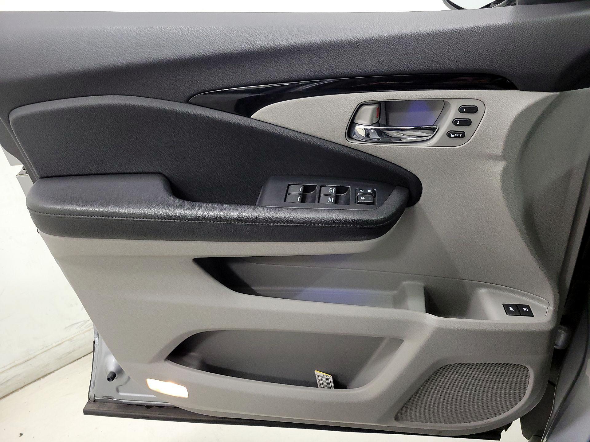 Thumbnail: 2020 Honda Pilot - 12