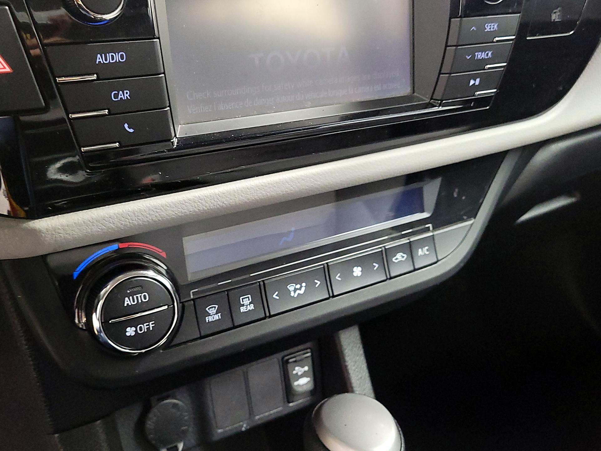 Thumbnail: 2014 Toyota Corolla - 14