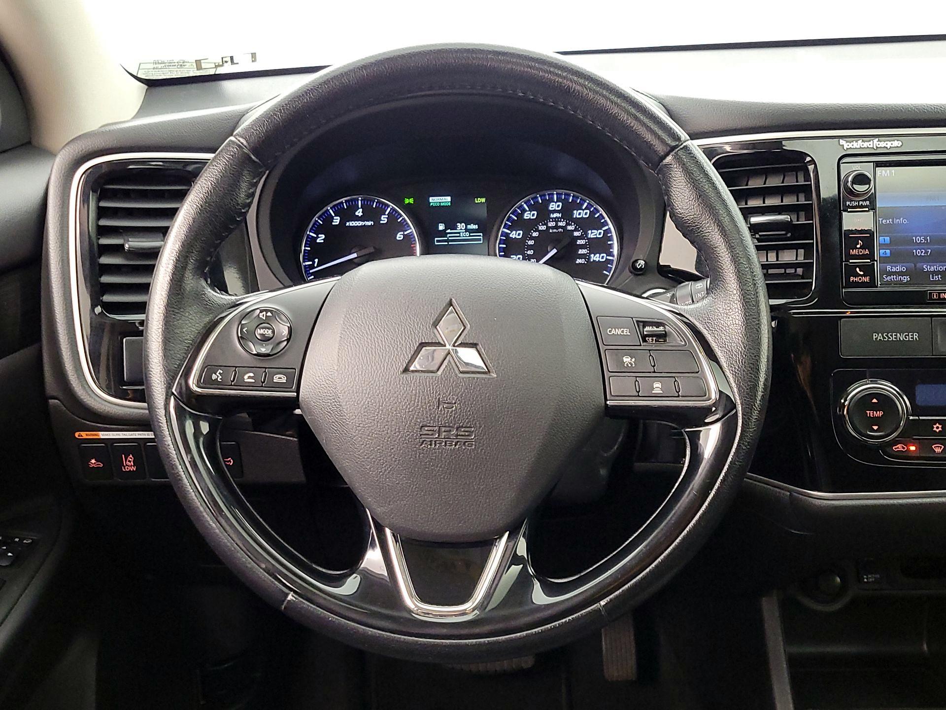 Thumbnail: 2016 Mitsubishi Outlander - 10