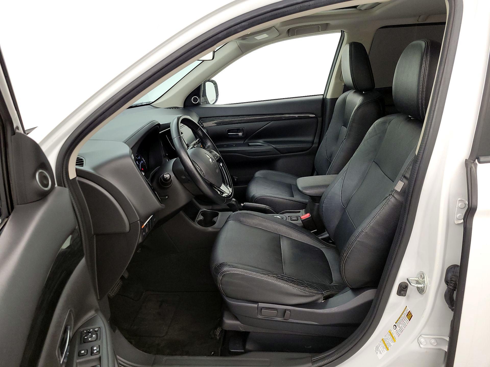 Thumbnail: 2016 Mitsubishi Outlander - 11