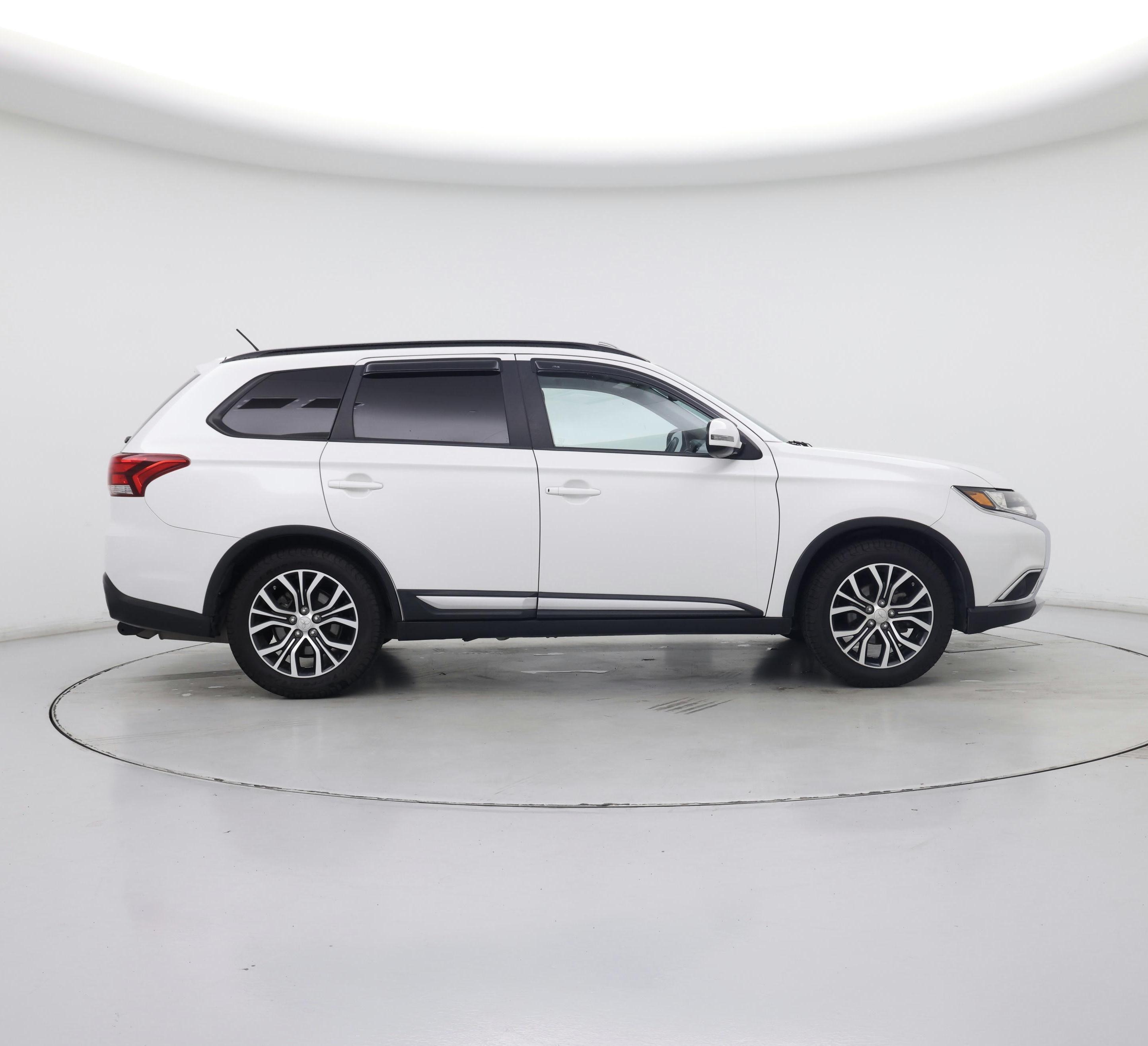 Thumbnail: 2016 Mitsubishi Outlander - 7