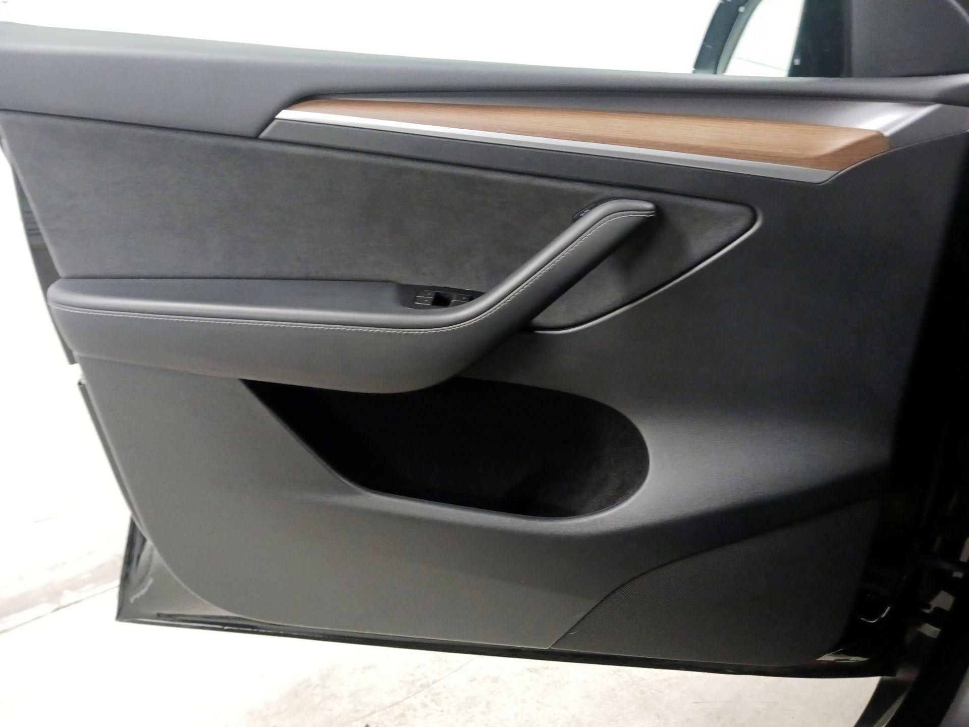 Thumbnail: 2023 Tesla Model Y - 12